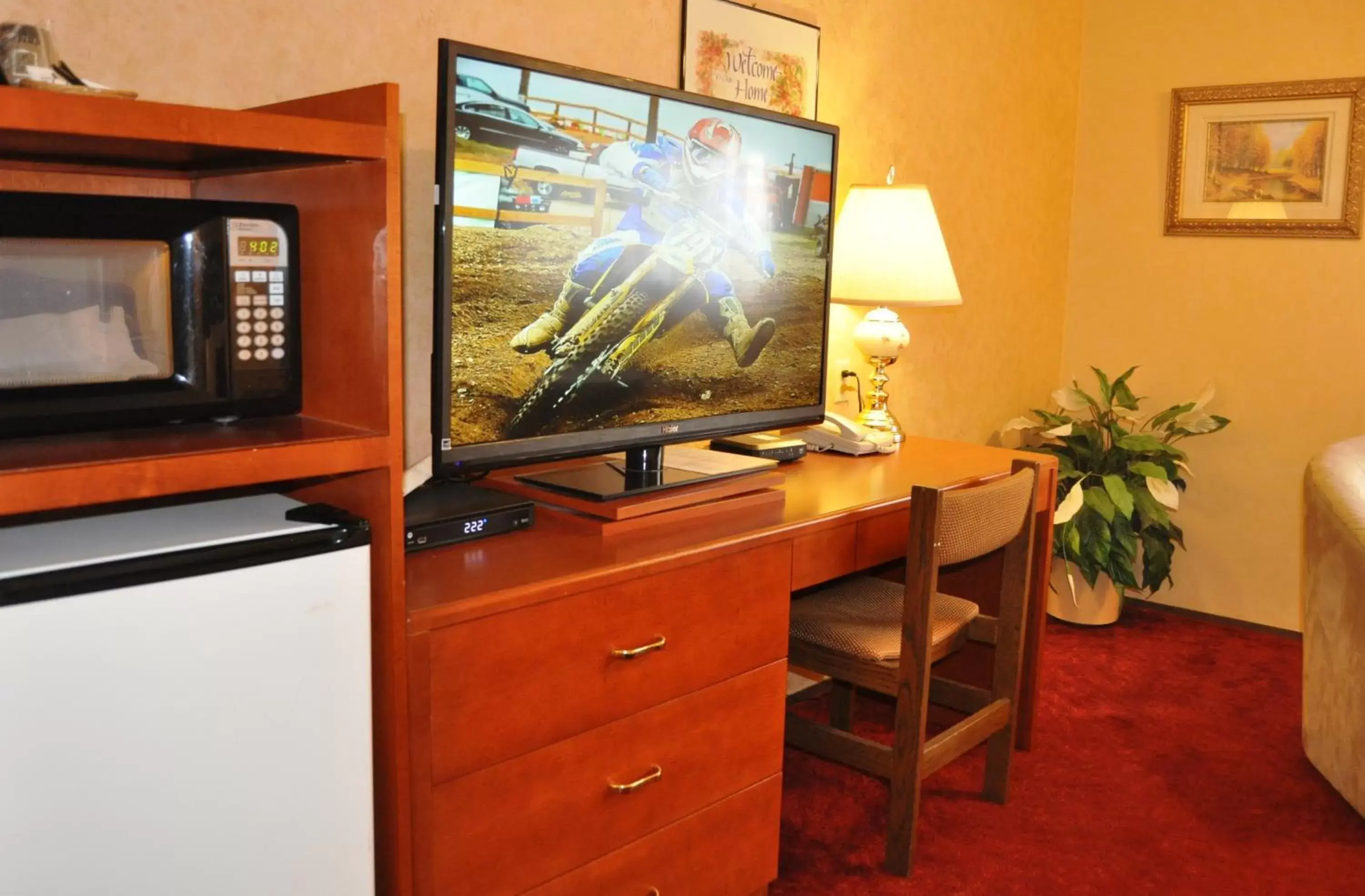 TV/Entertainment Center in Best Seven Inn