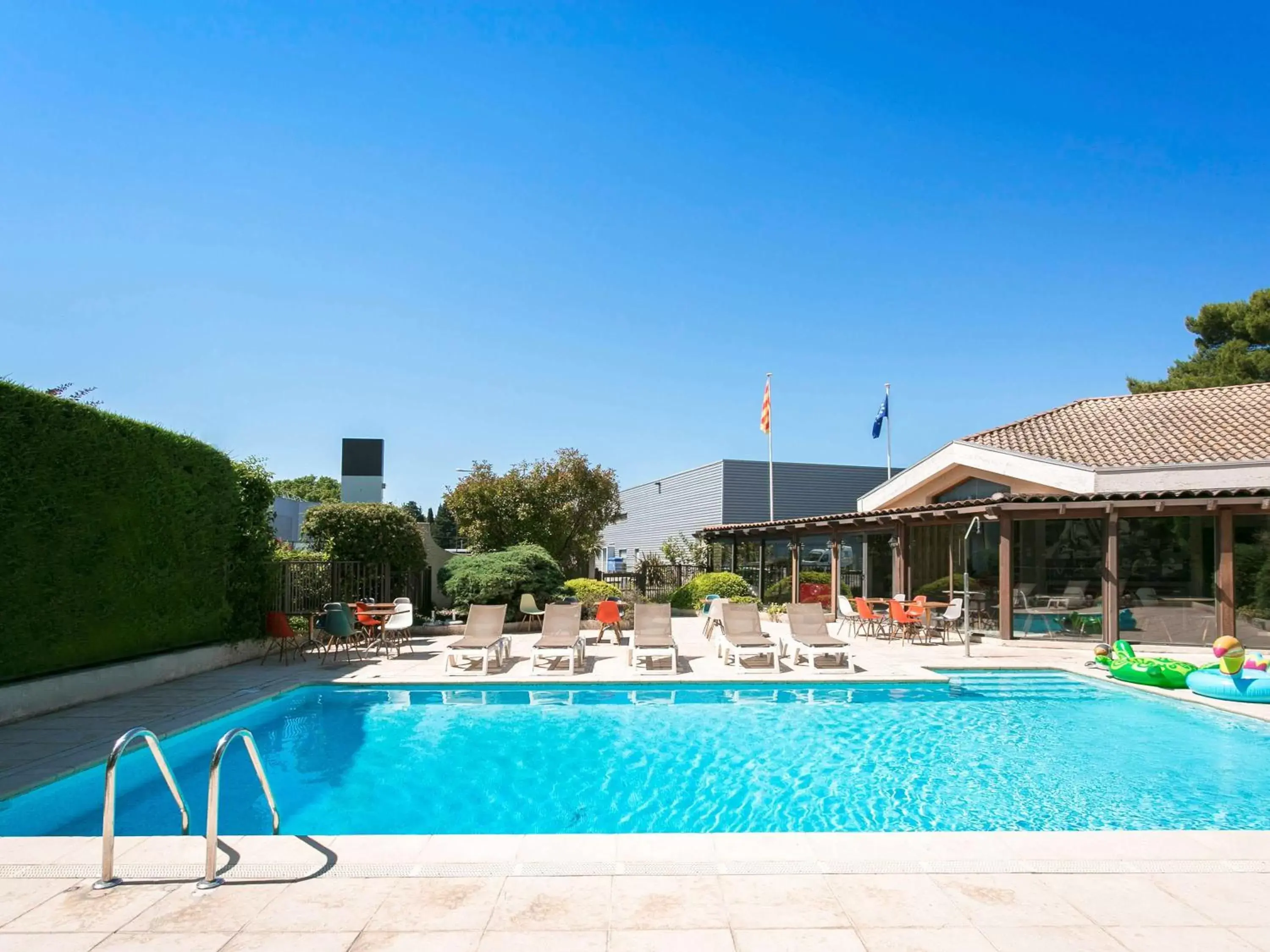 Activities, Swimming Pool in ibis Avignon Sud