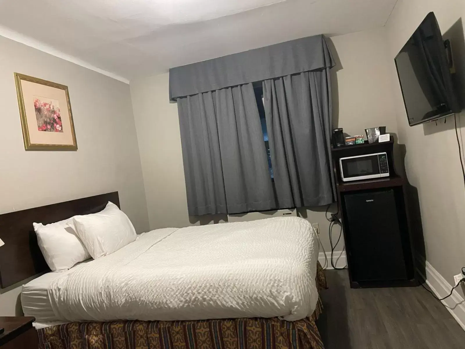 Bed in Travelodge by Wyndham London Ontario