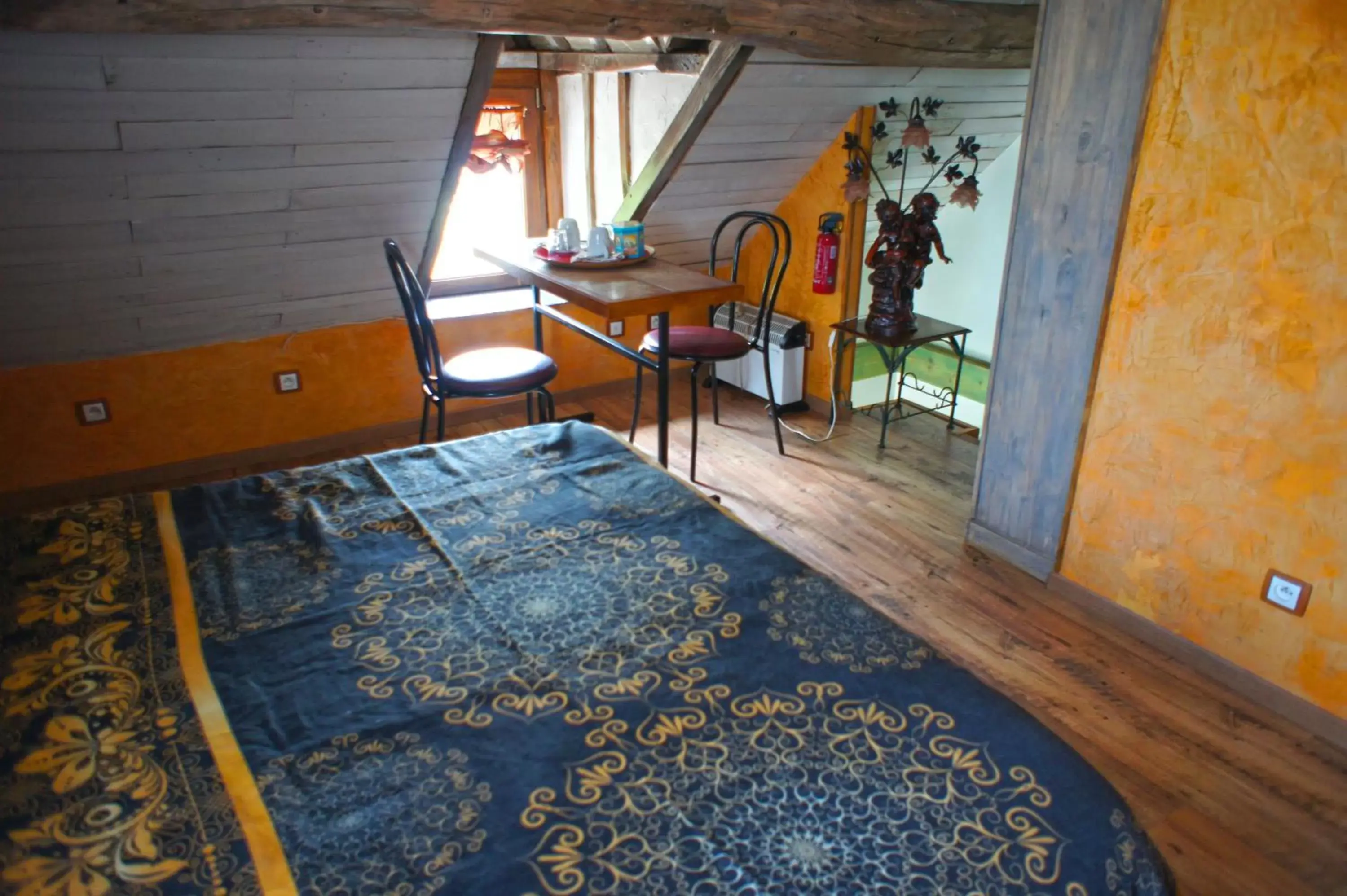 Dining area in Aux Logis de la Solre