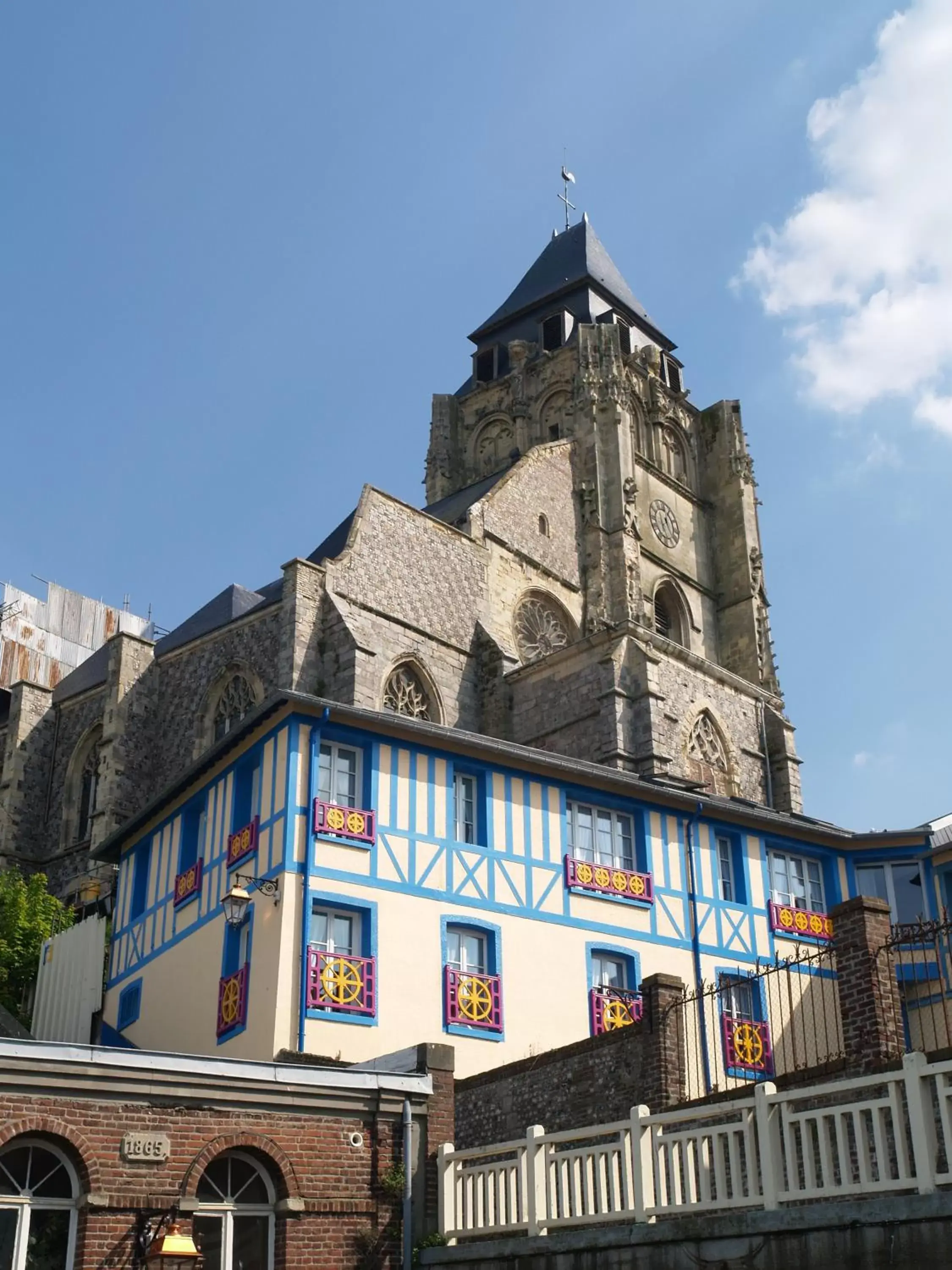 Facade/entrance, Property Building in Hôtel De Calais