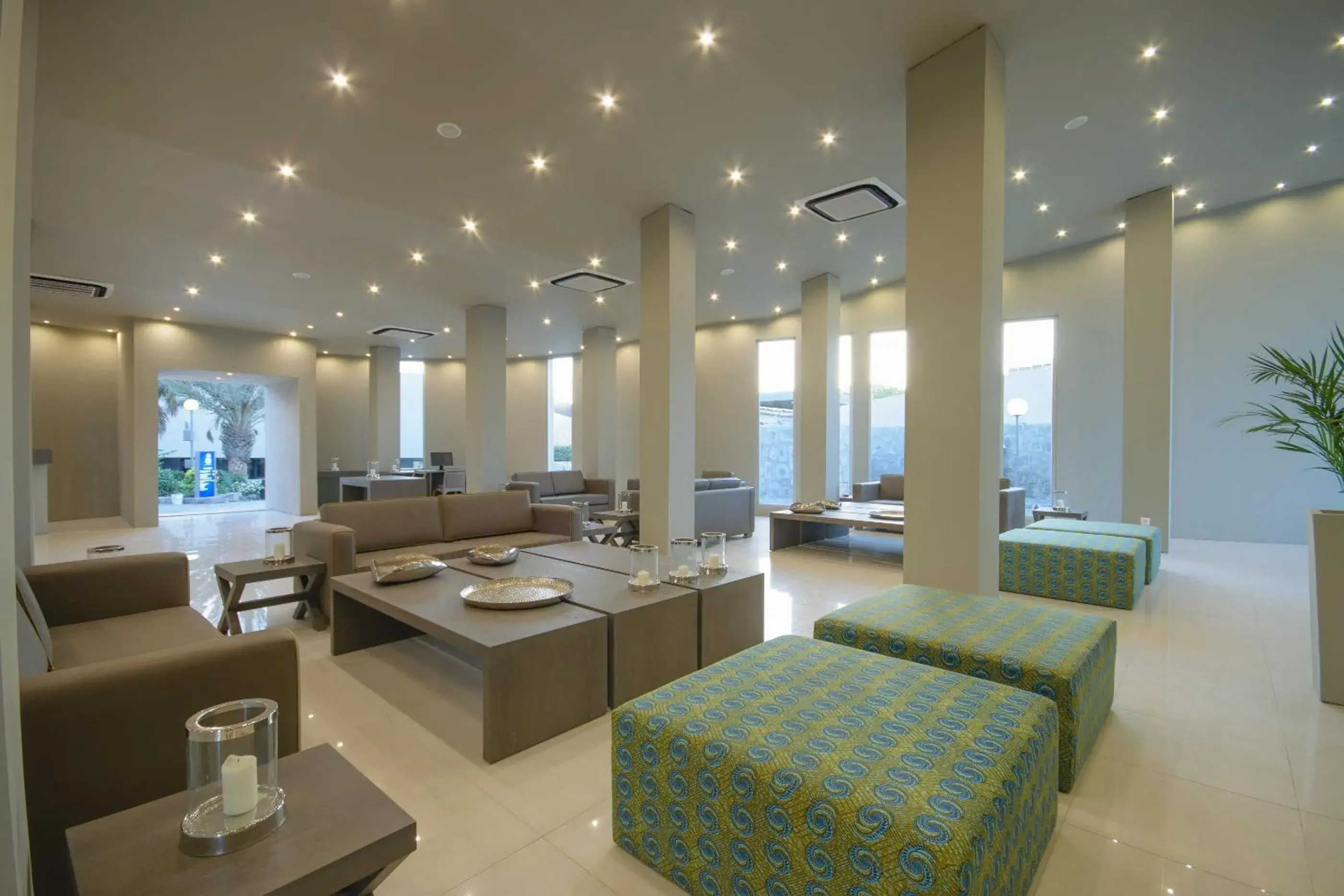 Communal lounge/ TV room, Restaurant/Places to Eat in Oasis Praiamar