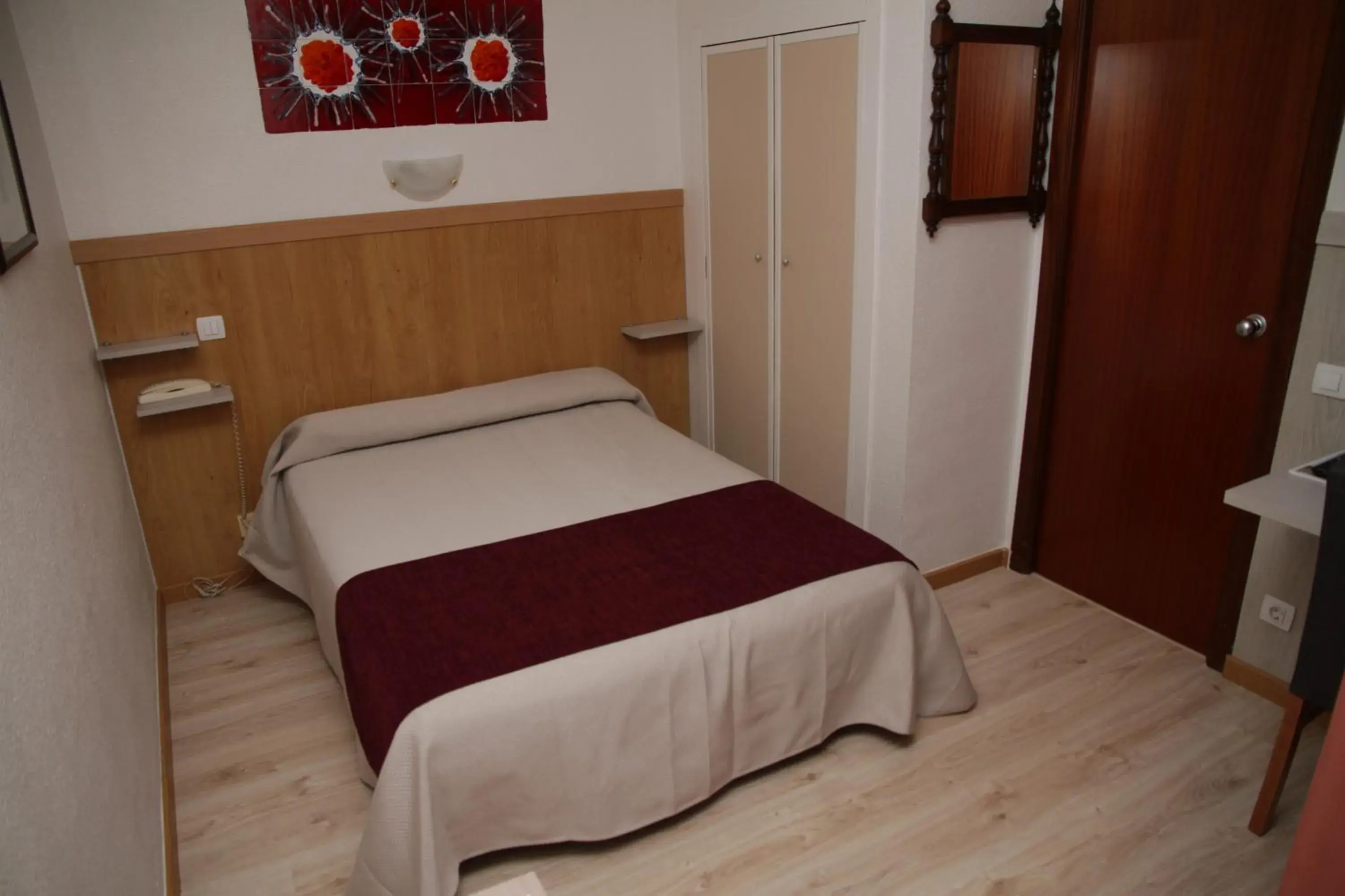 Bedroom, Bed in Hotel Real Castellon