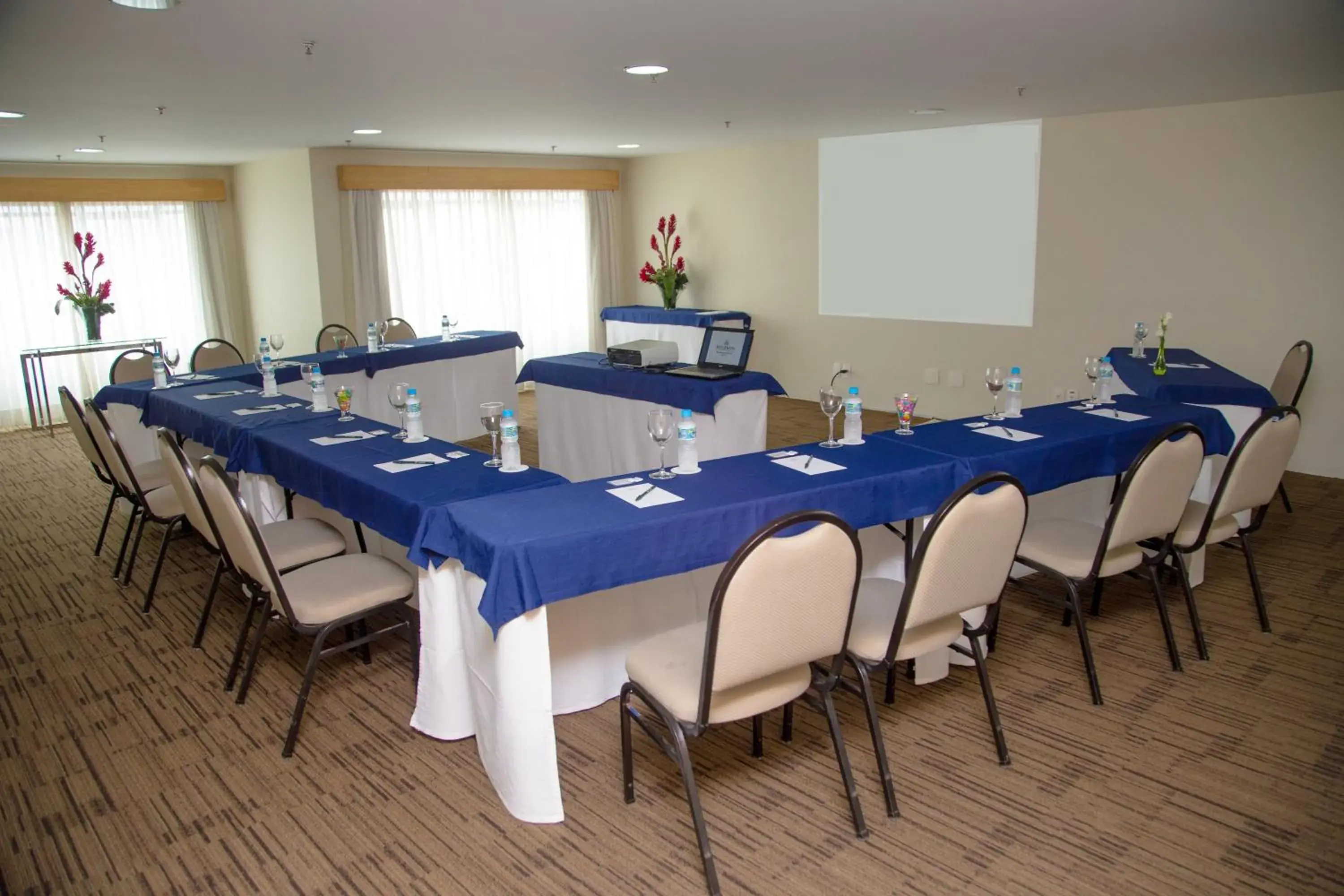 Business facilities in Sol Alphaville Hotel & Residence