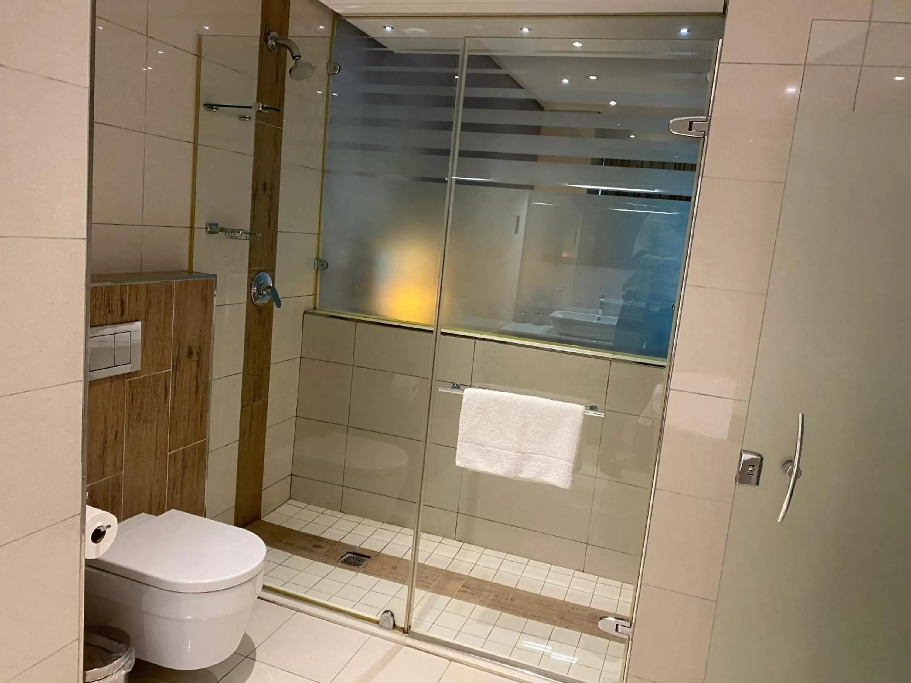 Shower, Bathroom in Coastlands Umhlanga Hotel and Convention Centre