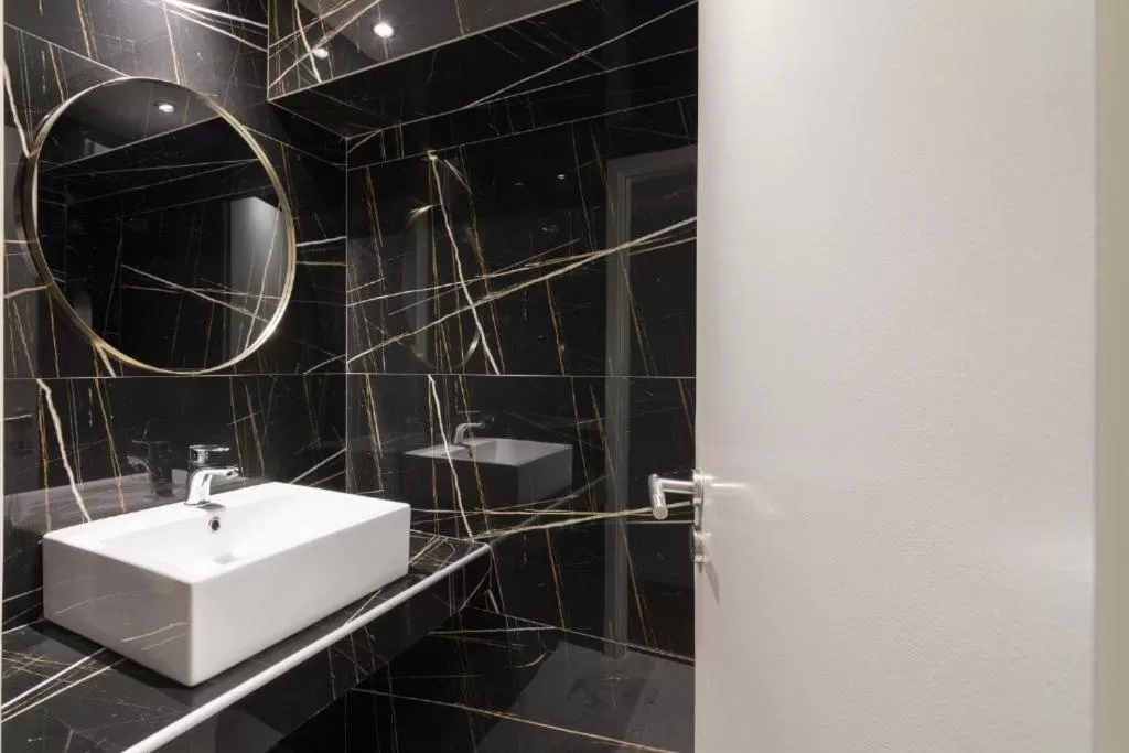 Bathroom in Arditou Akropolis Apartments-Suites