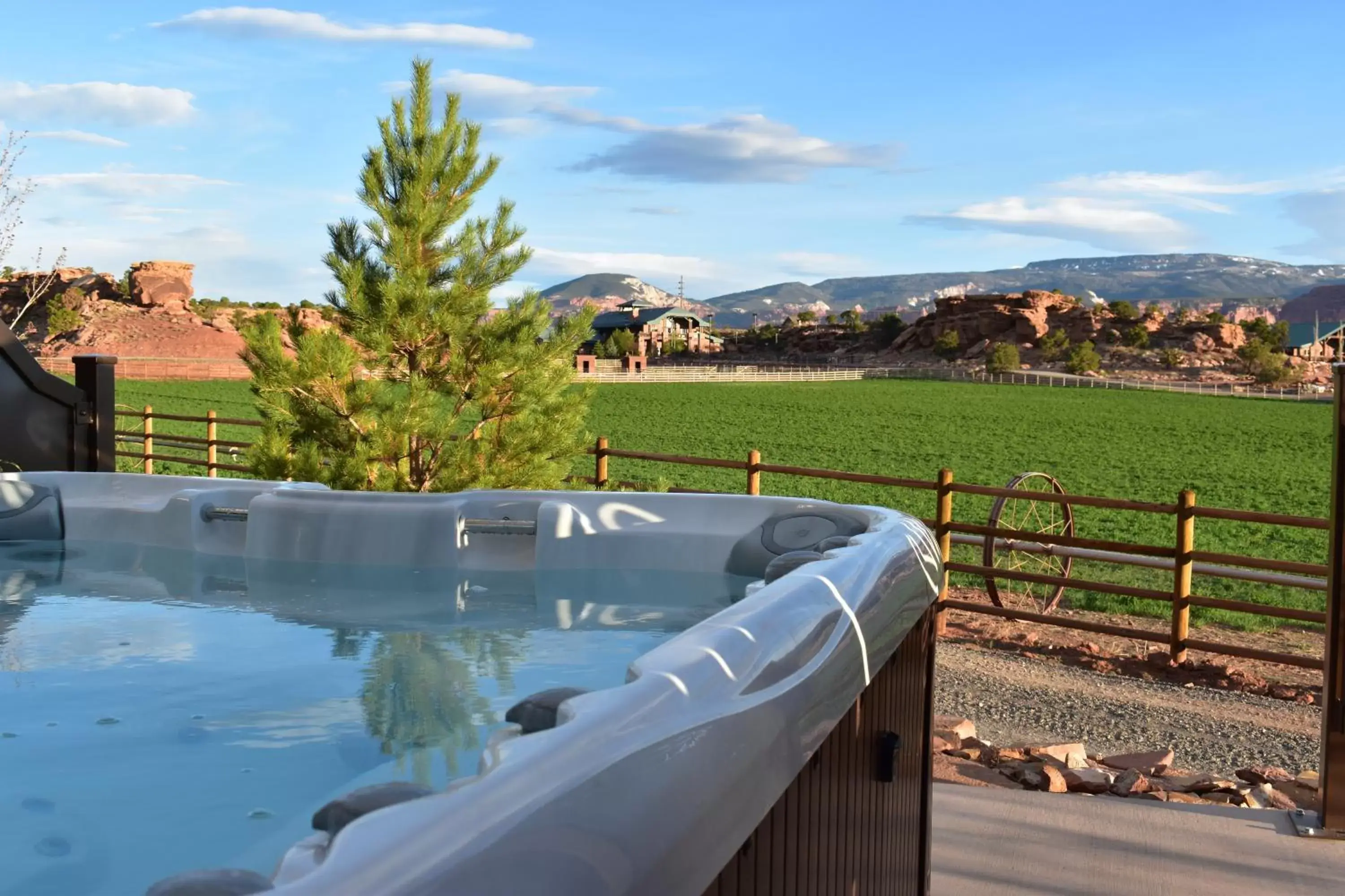 Hot Tub in Cougar Ridge