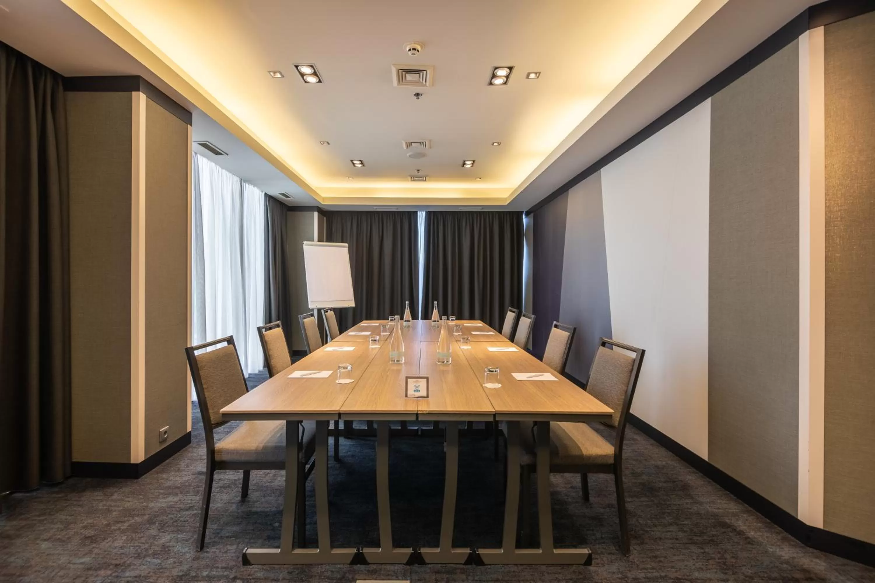 Meeting/conference room in Crowne Plaza Porto by IHG