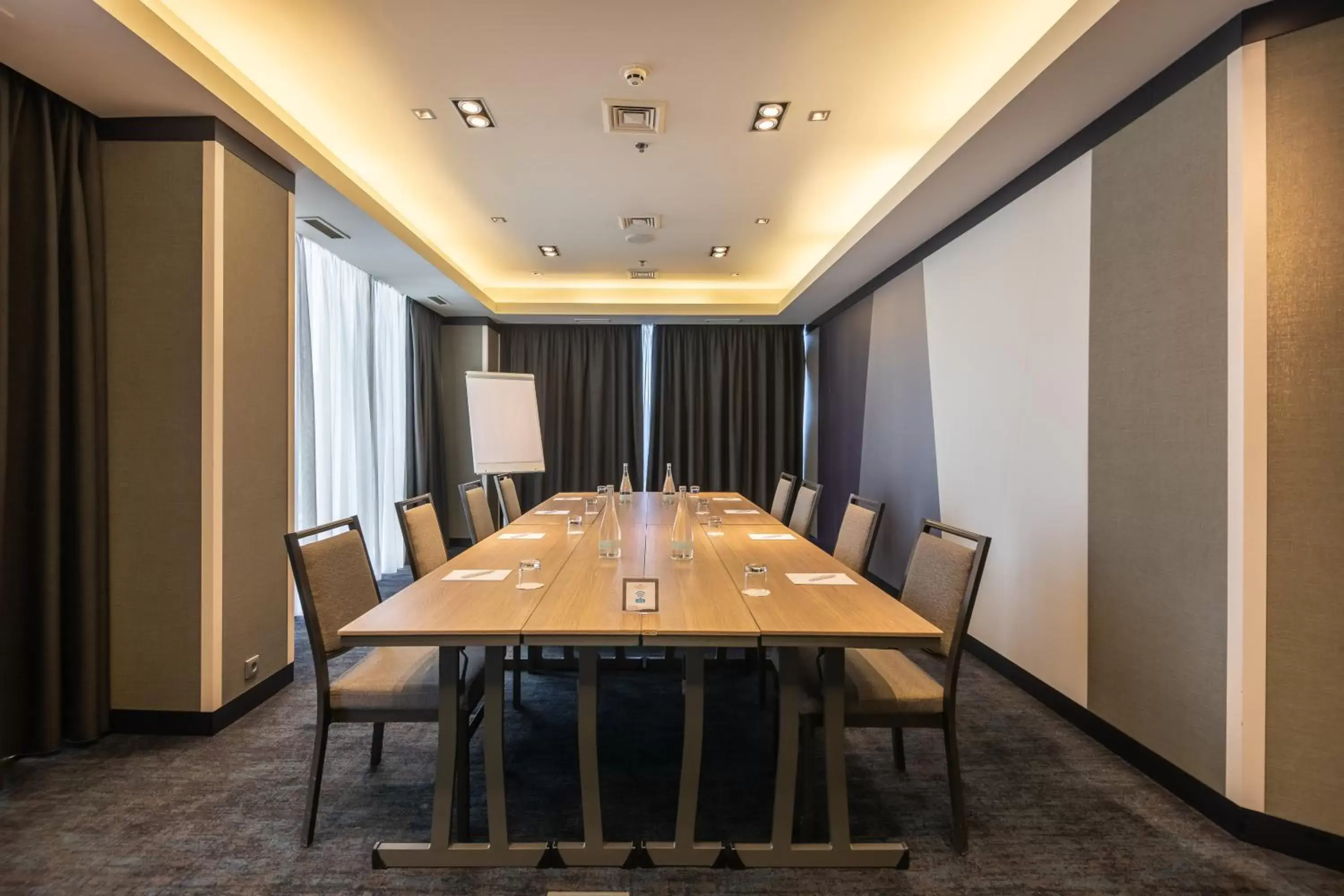 Meeting/conference room in Crowne Plaza Porto, an IHG Hotel