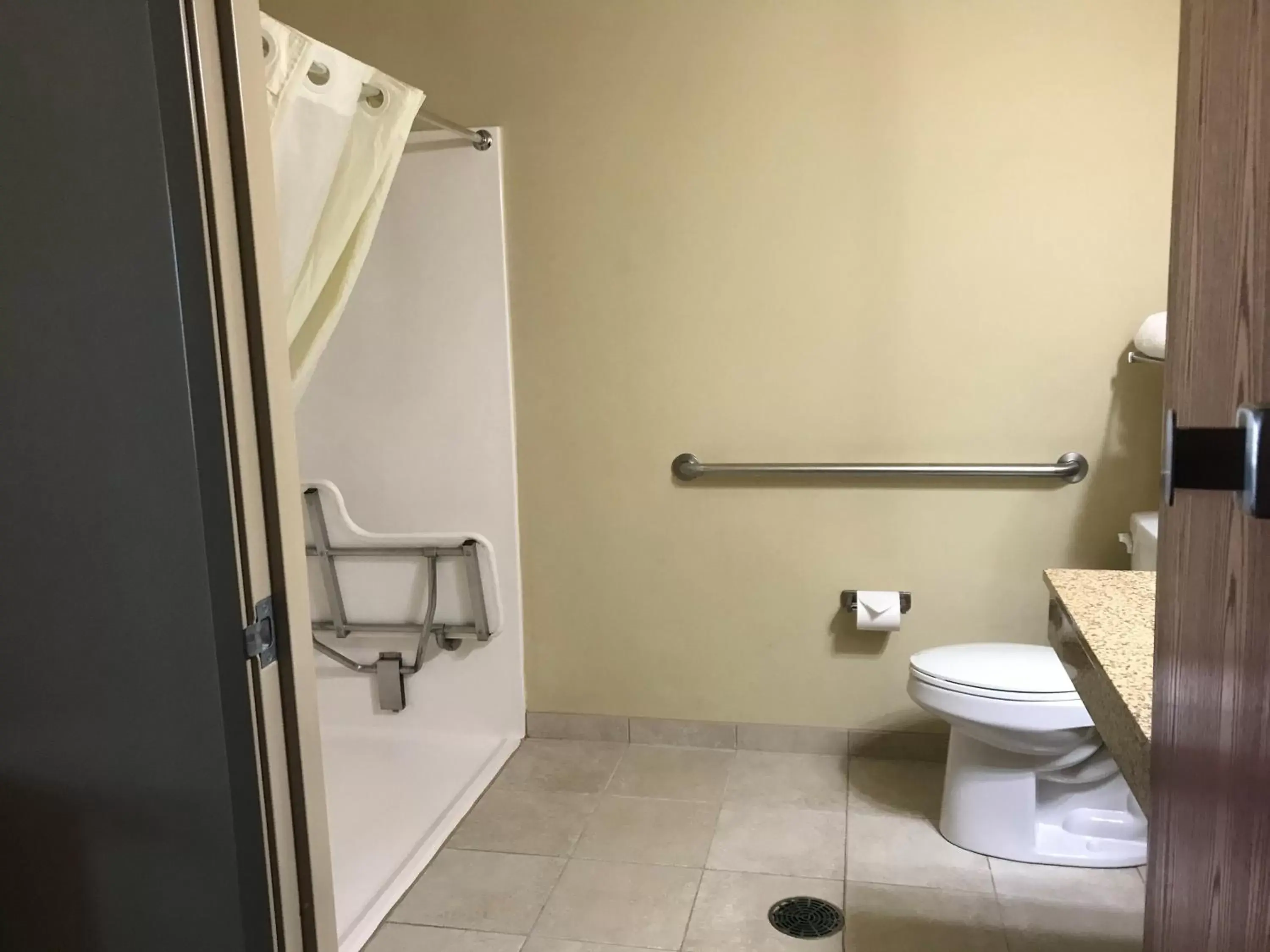 Bathroom in Cobblestone Inn & Suites - Vinton, IA