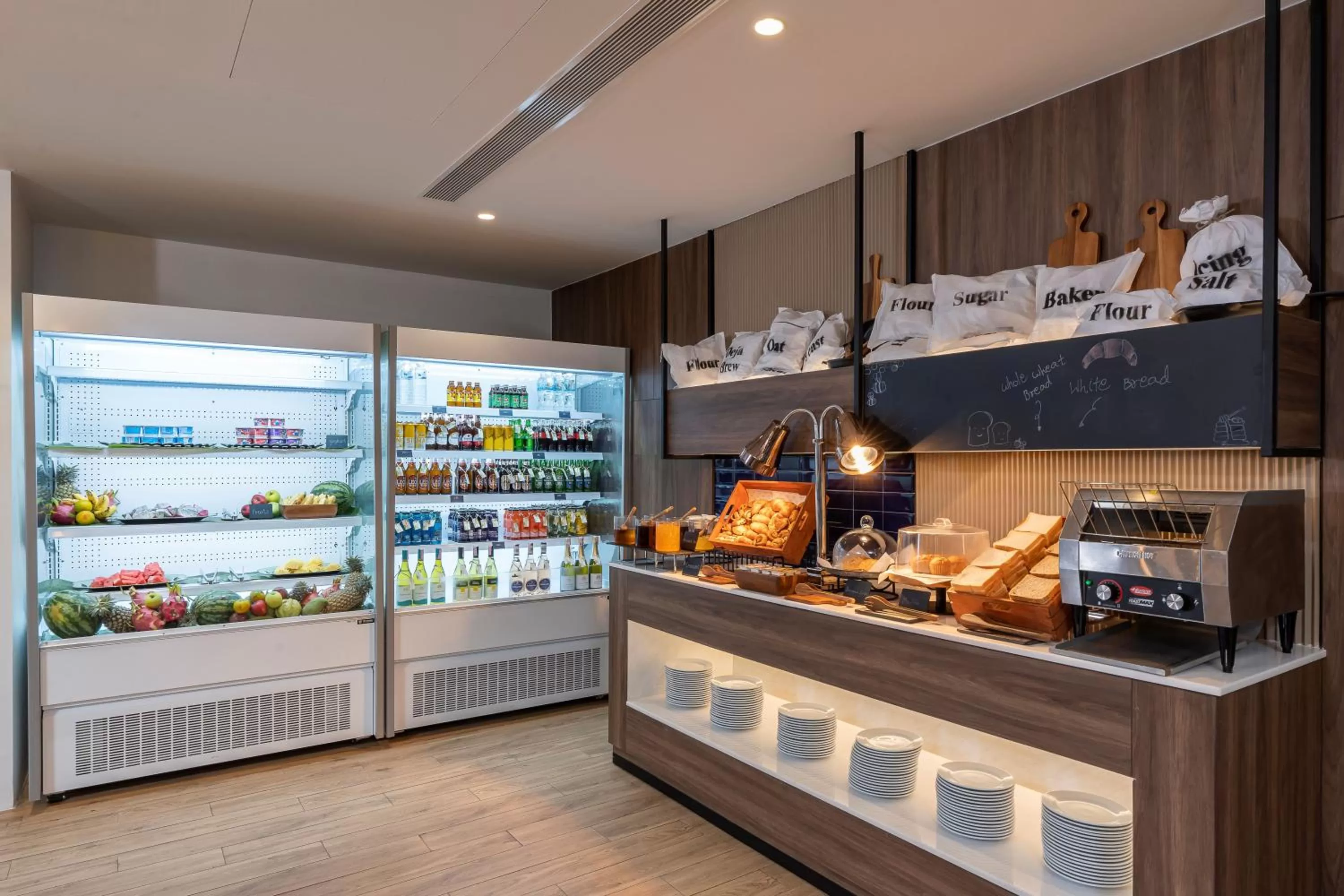 Restaurant/places to eat in Centara Life Hotel Bangkok Phra Nakhon