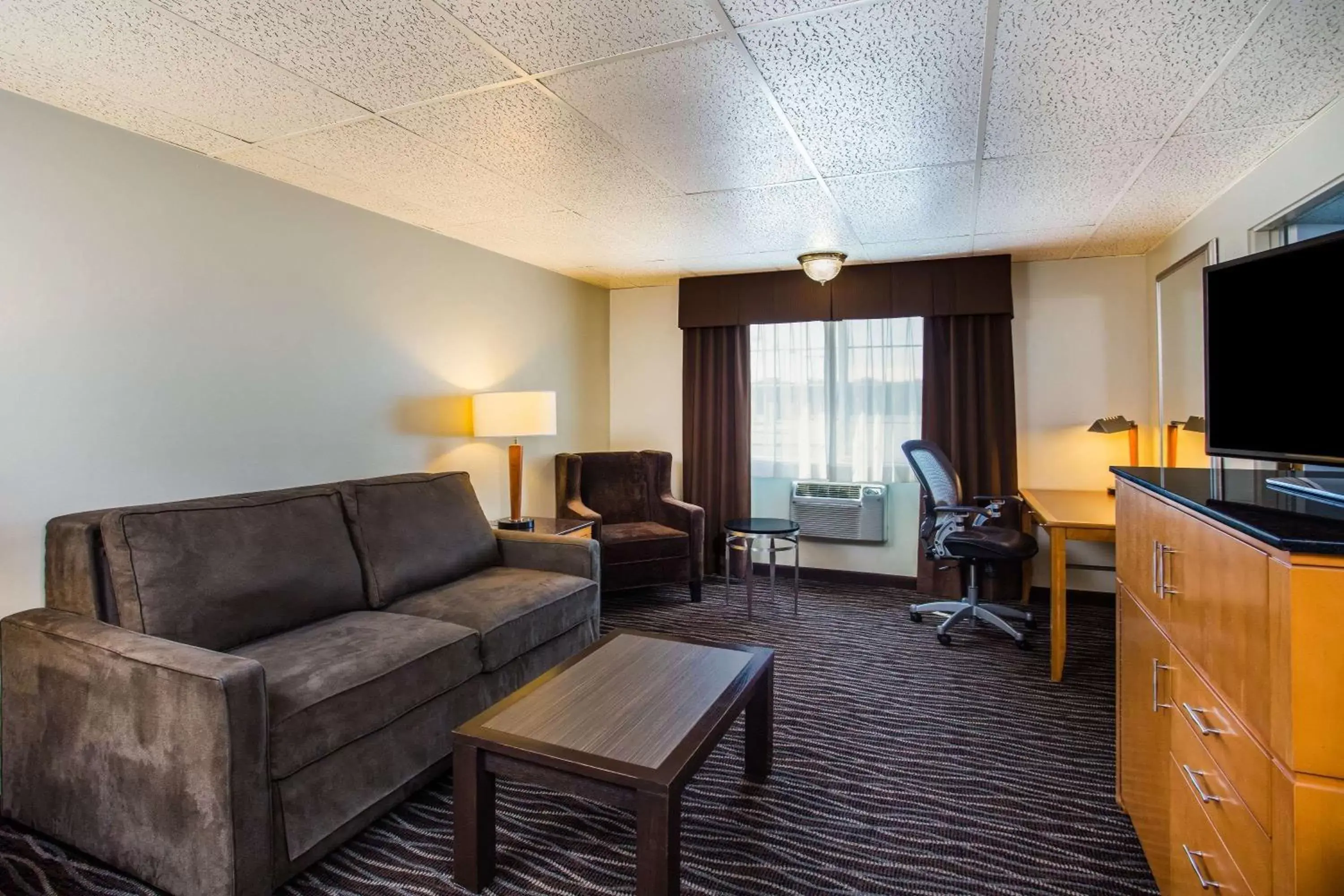 Photo of the whole room, Seating Area in Days Inn by Wyndham Yakima