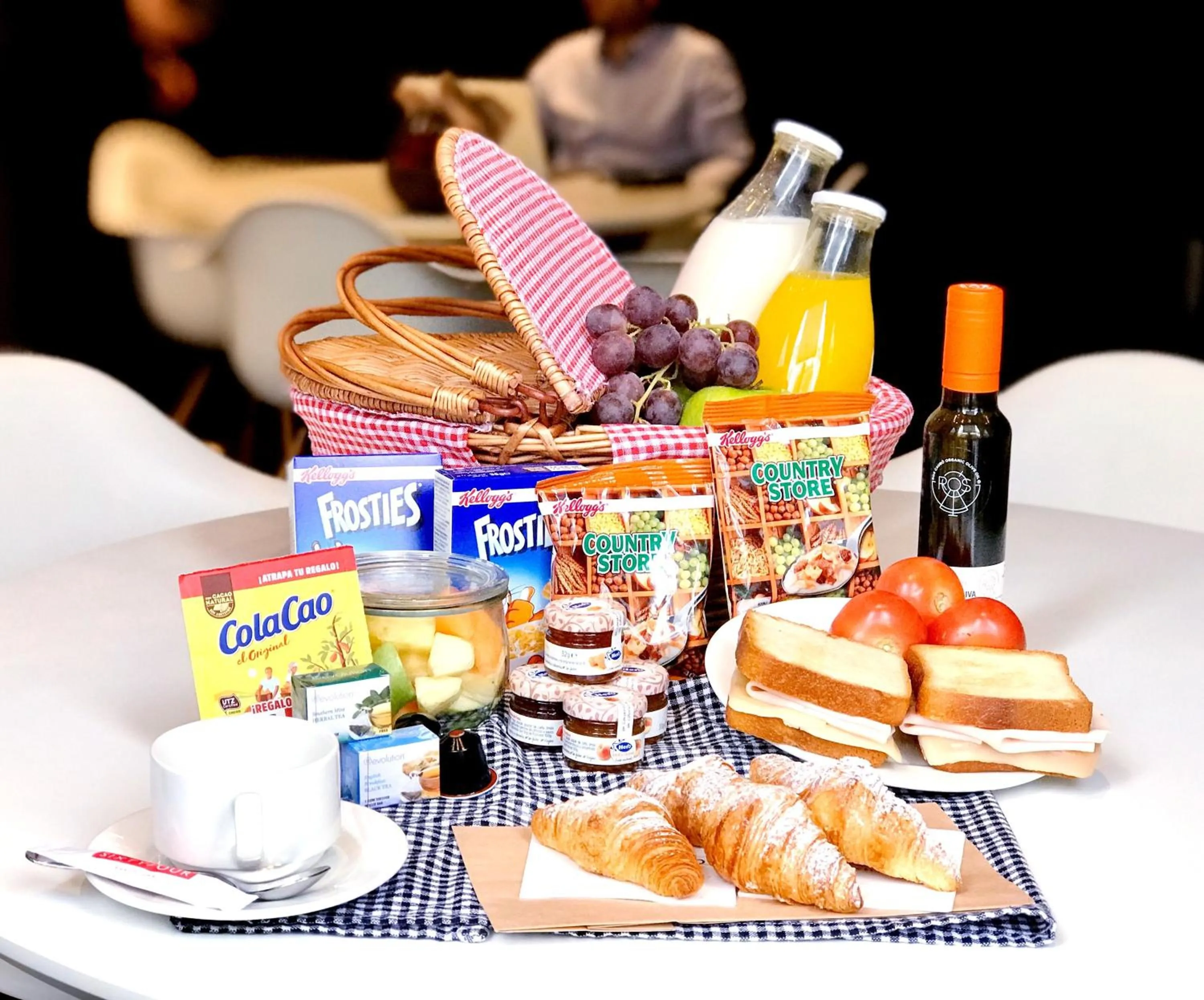 Food in Apartments Sixtyfour