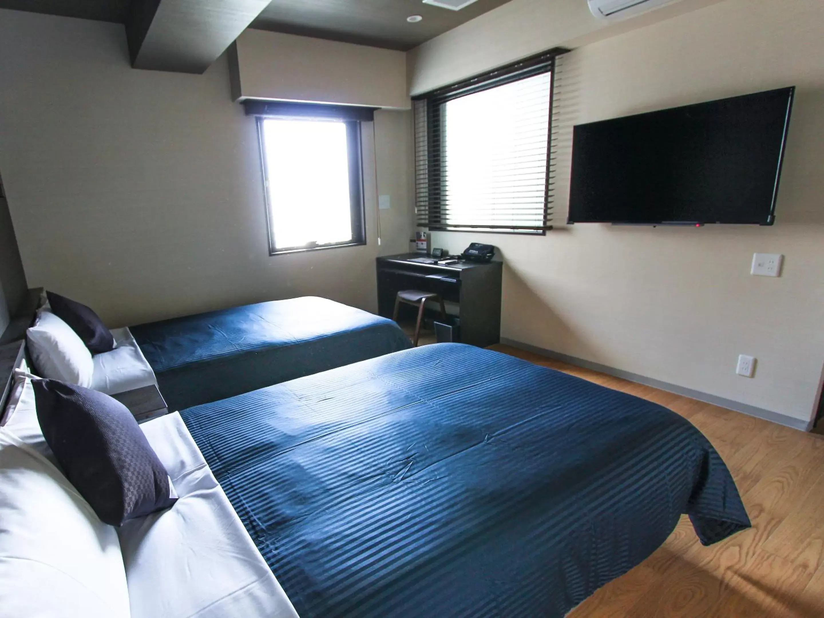 Living room, Bed in HOTEL LiVEMAX PREMIUM Himejieki-Minami