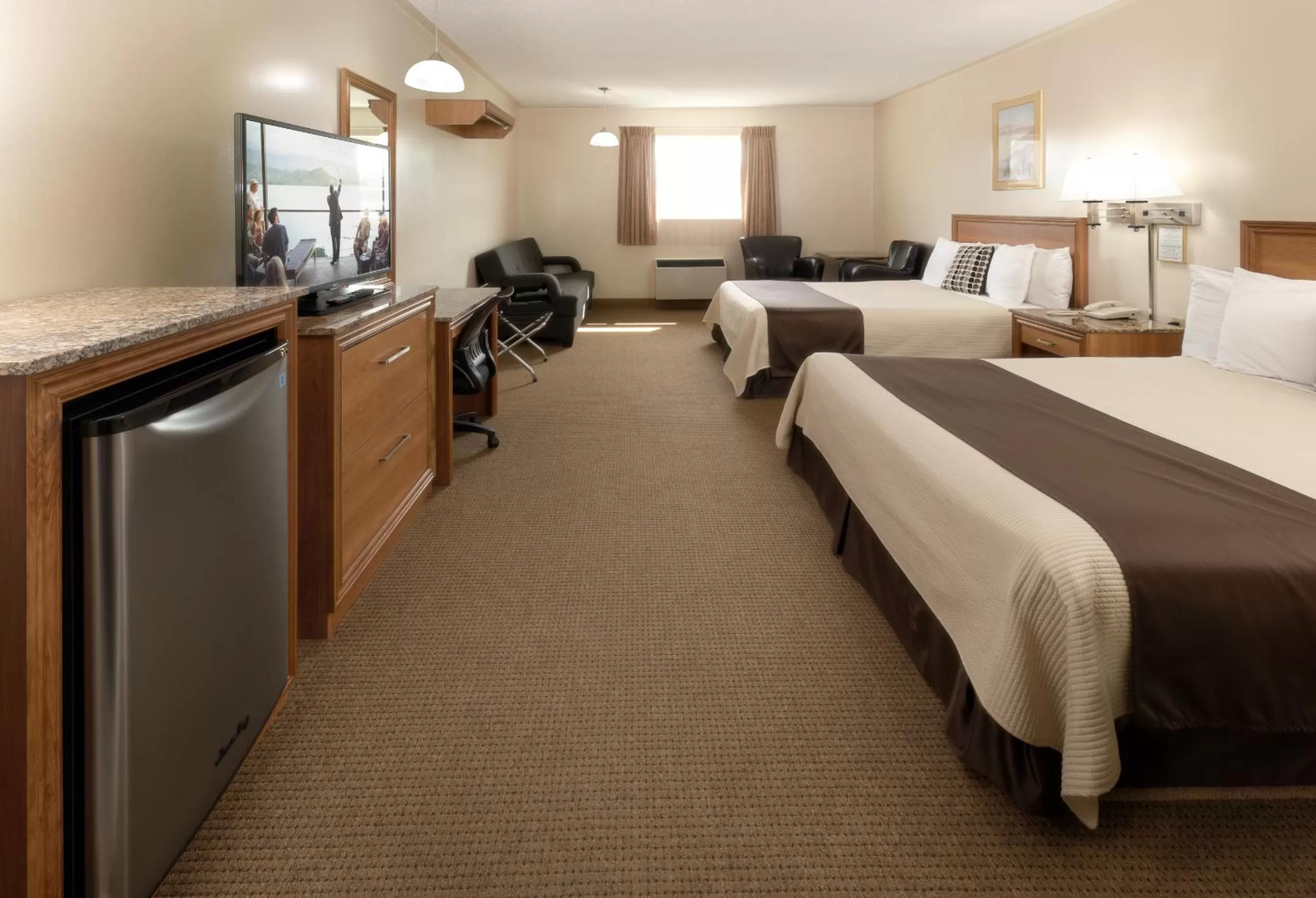 Photo of the whole room, Bed in Newmarket Inn