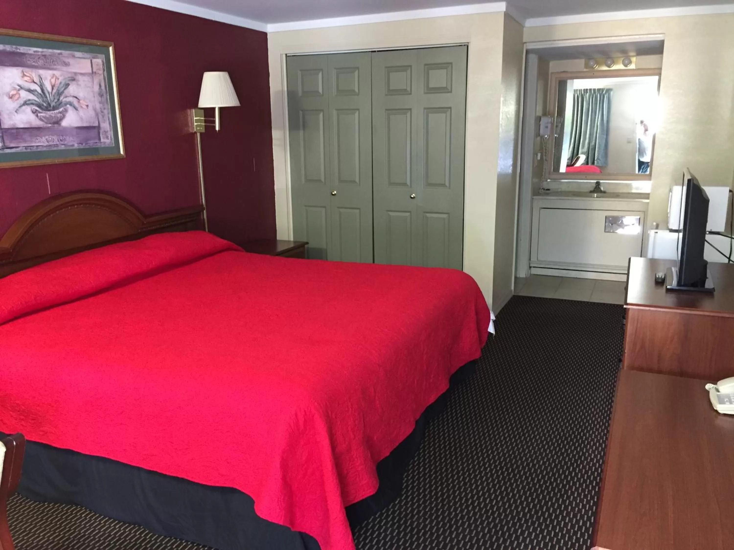 Bedroom, Bed in FairBridge Inn Express Merrillville