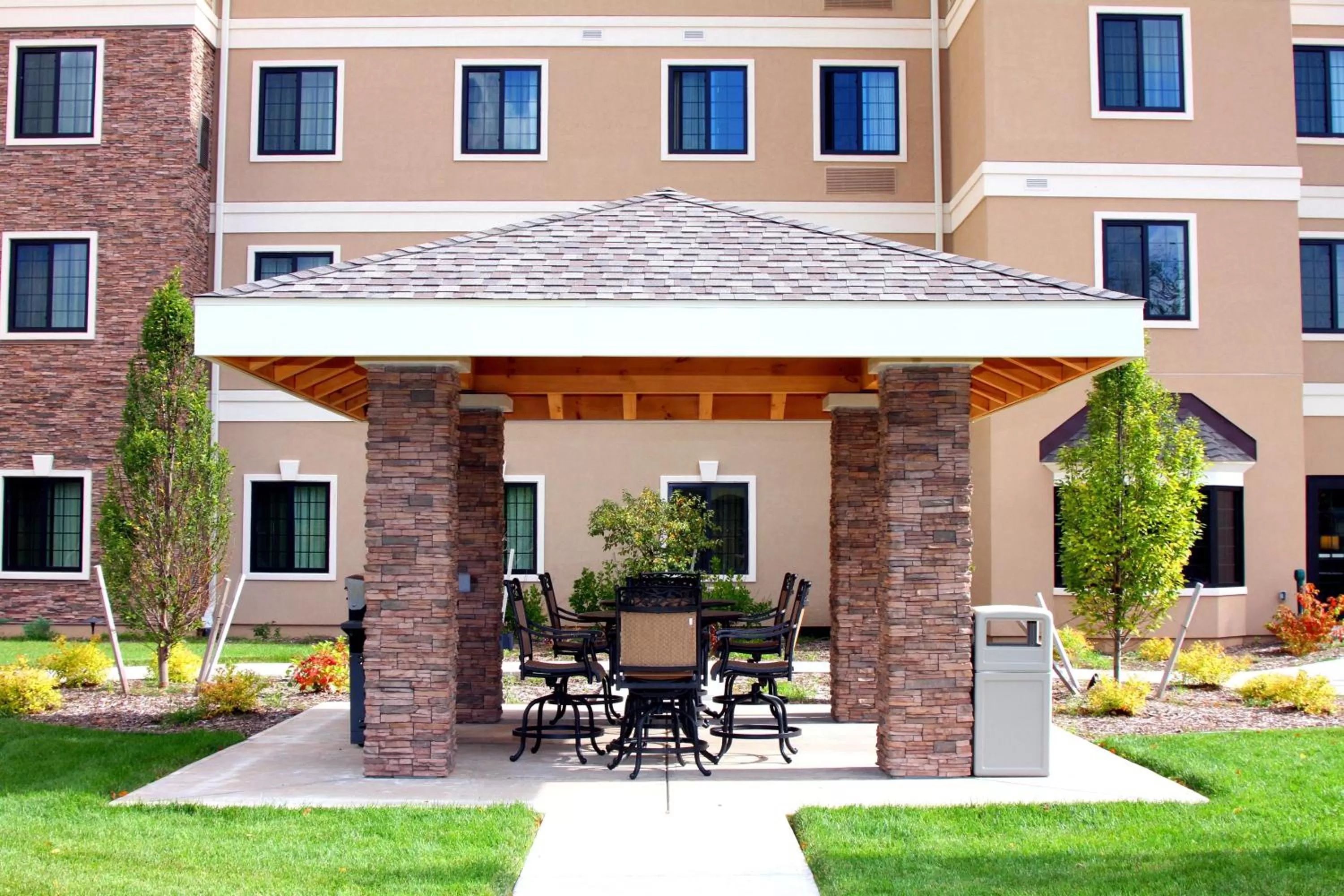 Property building in Staybridge Suites Syracuse Liverpool by IHG