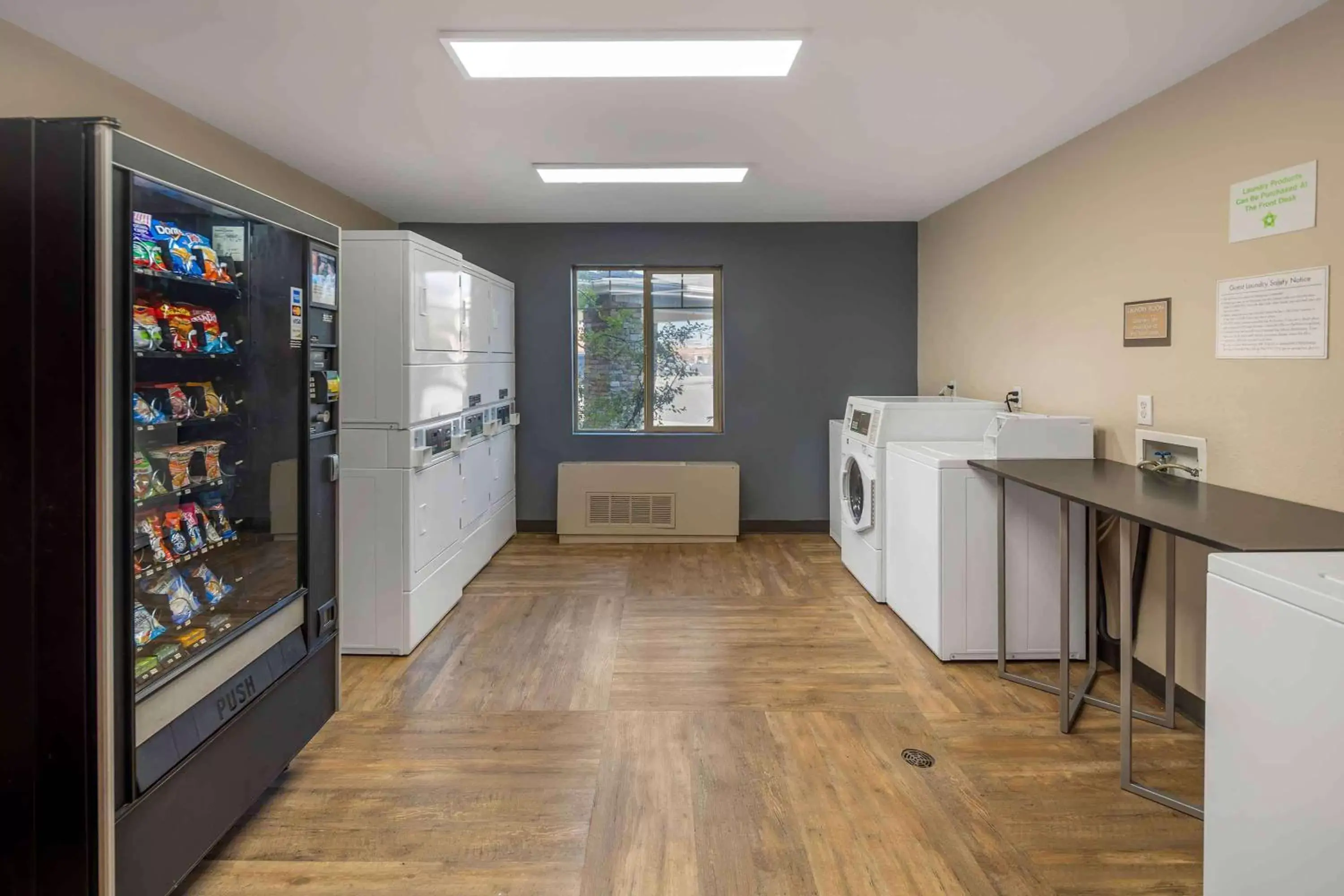 Property building in Extended Stay America Suites - Anchorage - Midtown Property building in Extended Stay America Suites - Anchorage - Midtown