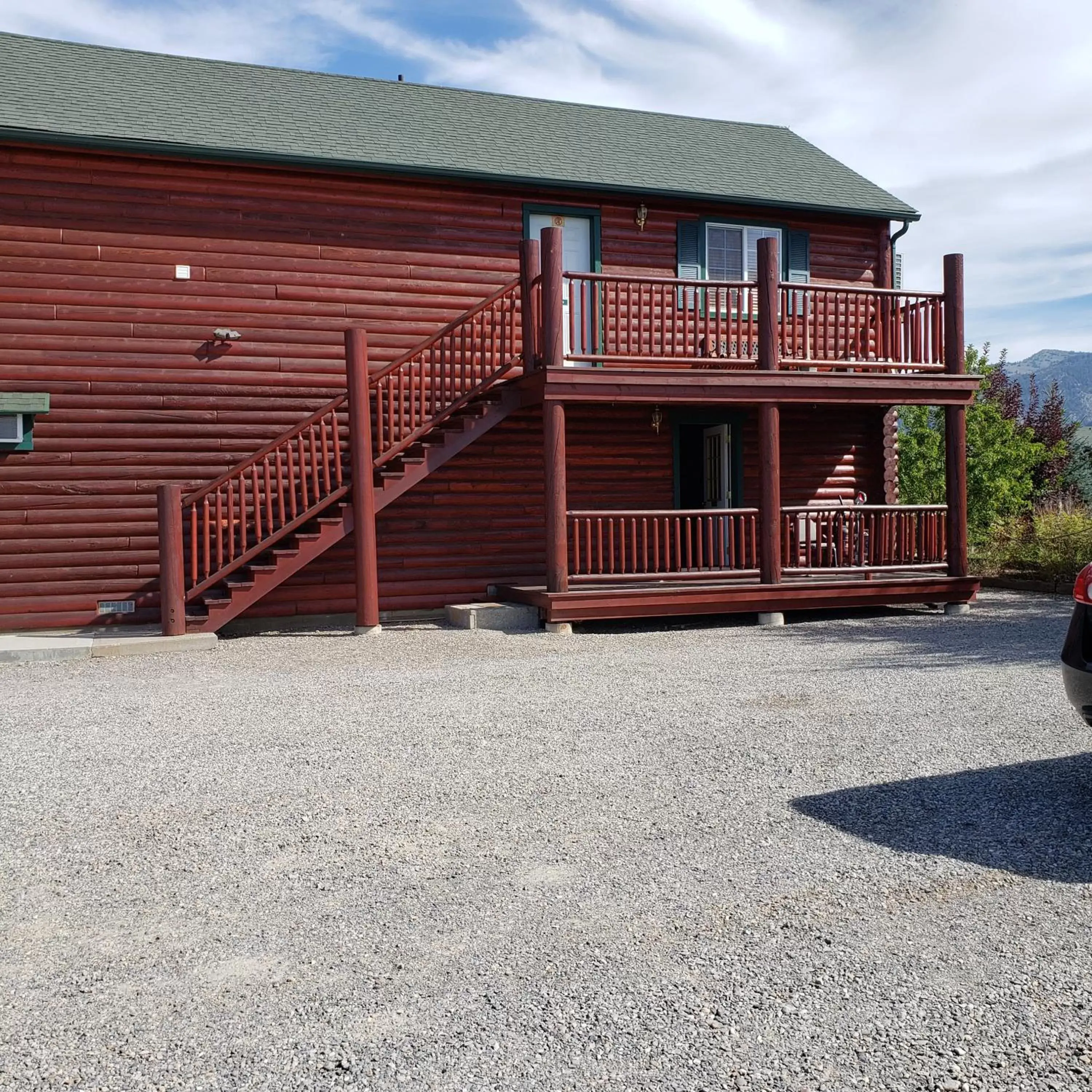 Facade/entrance, Property Building in Wolf Den Log Cabin Motel and RV Park