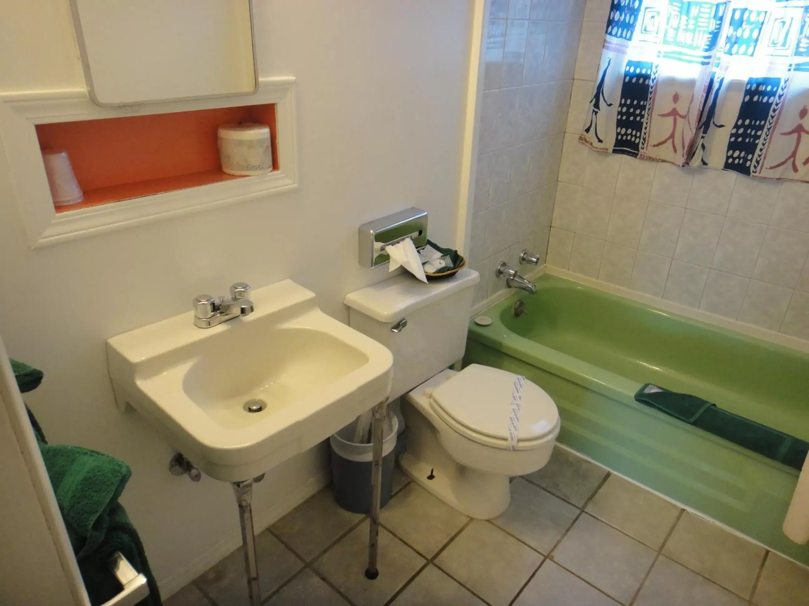 Bathroom in Airport Inn Motel