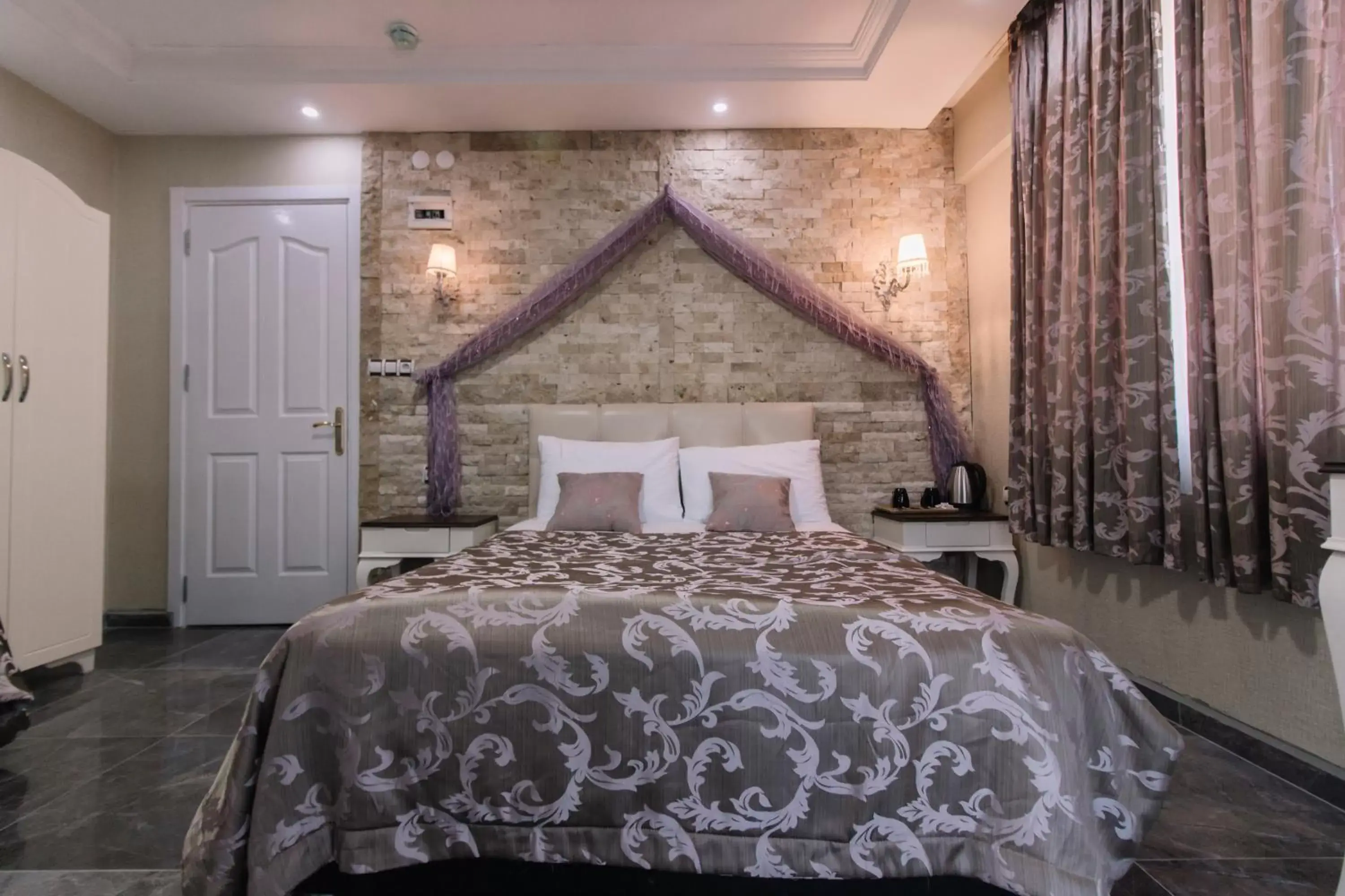 Photo of the whole room, Bed in Melrose Pansiyon Photo of the whole room, Bed in Melrose Pansiyon