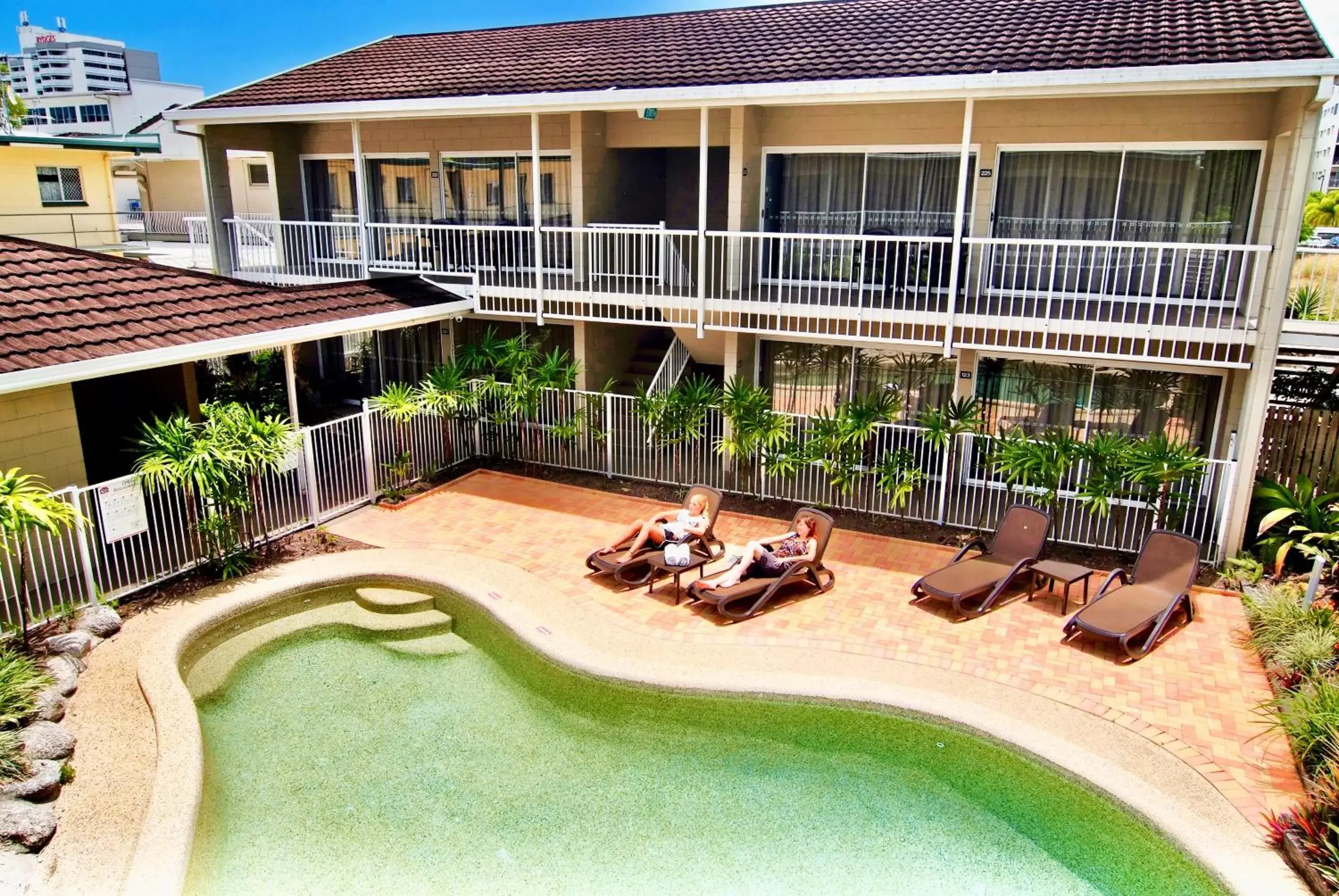 Swimming pool, Pool View in Comfort Inn Cairns City