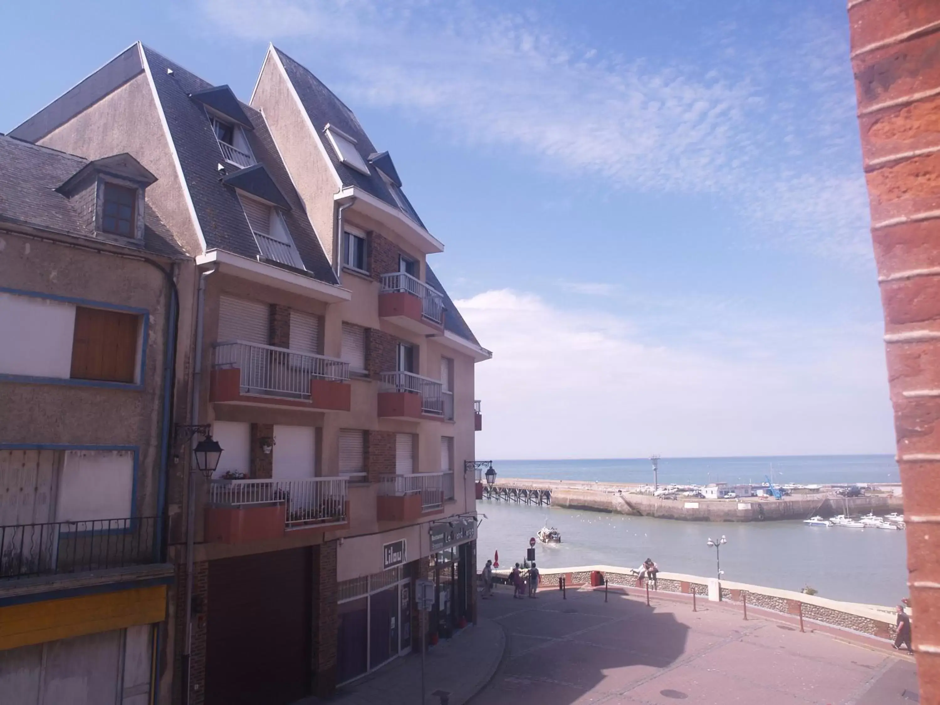 Street view in Hôtel De Calais