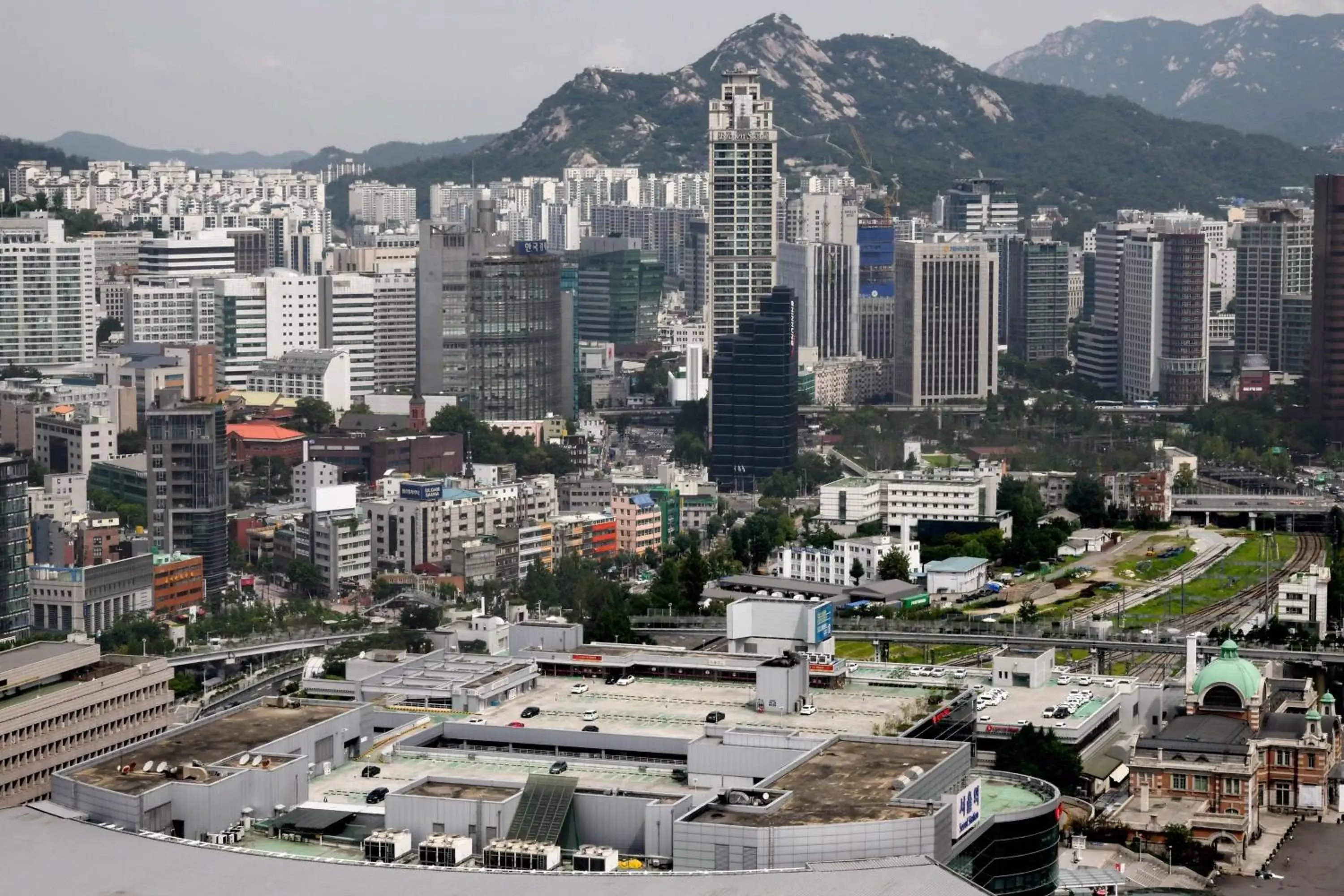 Photo of the whole room, Bird's-eye View in Four Points by Sheraton Josun, Seoul Station