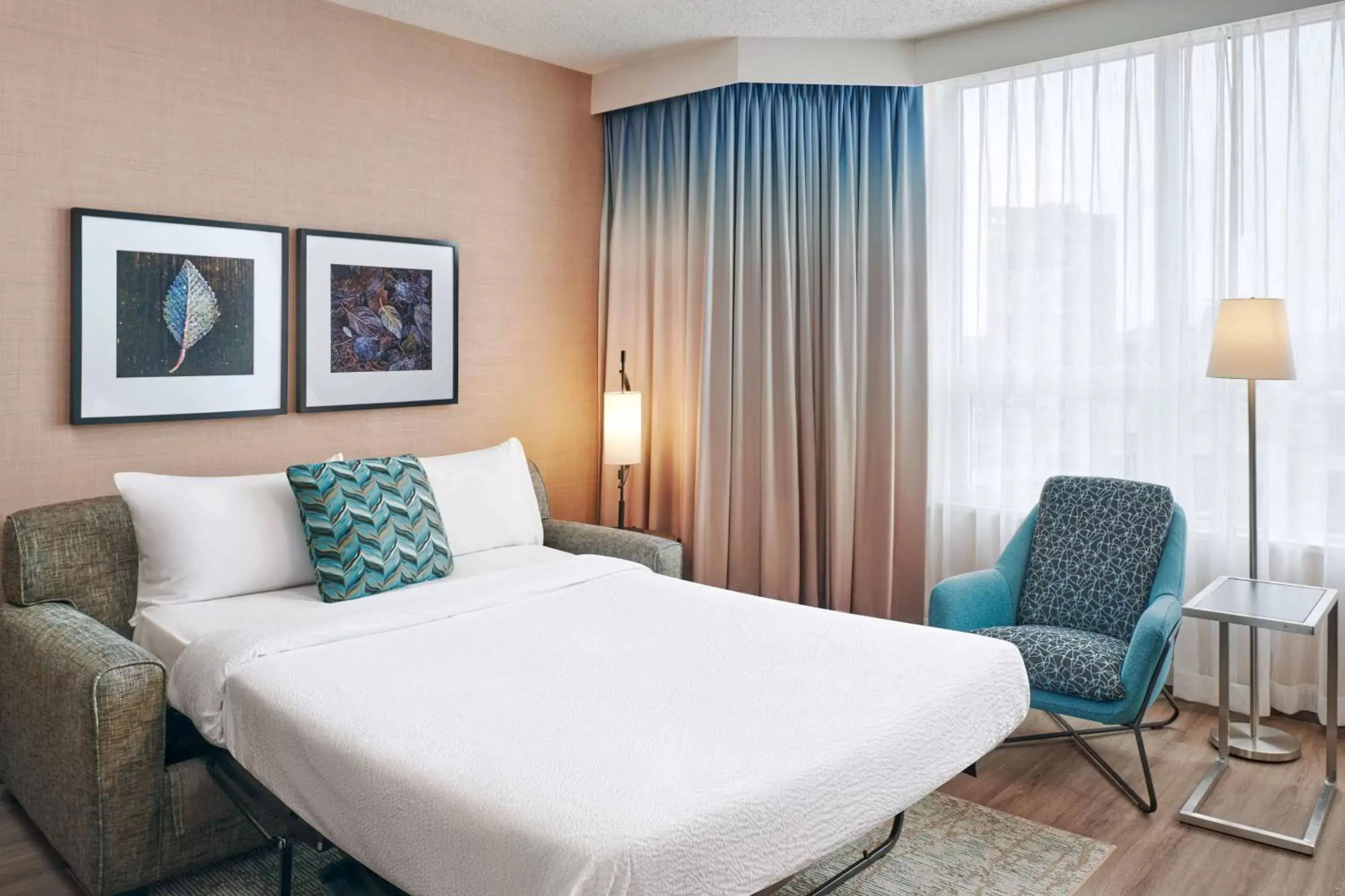 Photo of the whole room, Bed in Residence Inn by Marriott Vancouver Downtown