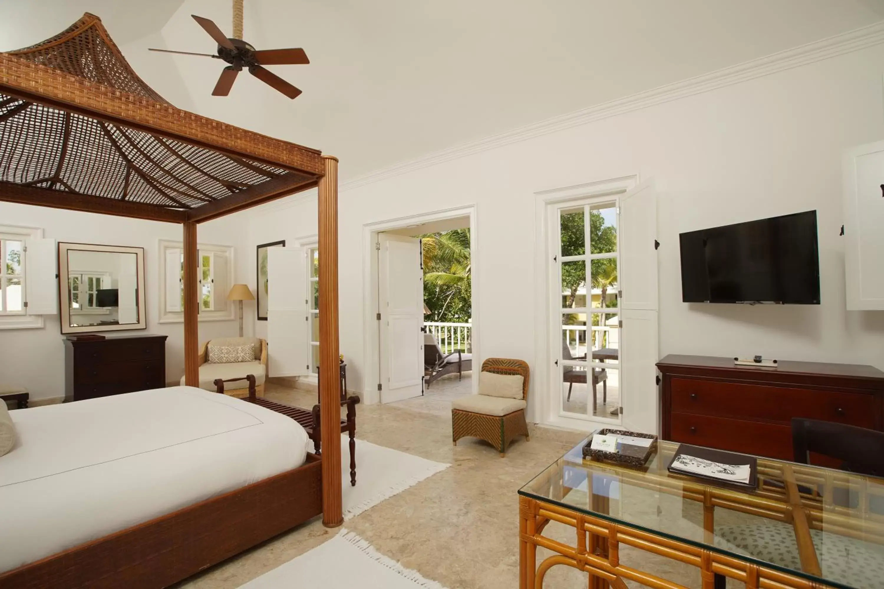 Bed, TV/Entertainment Center in Tortuga Bay