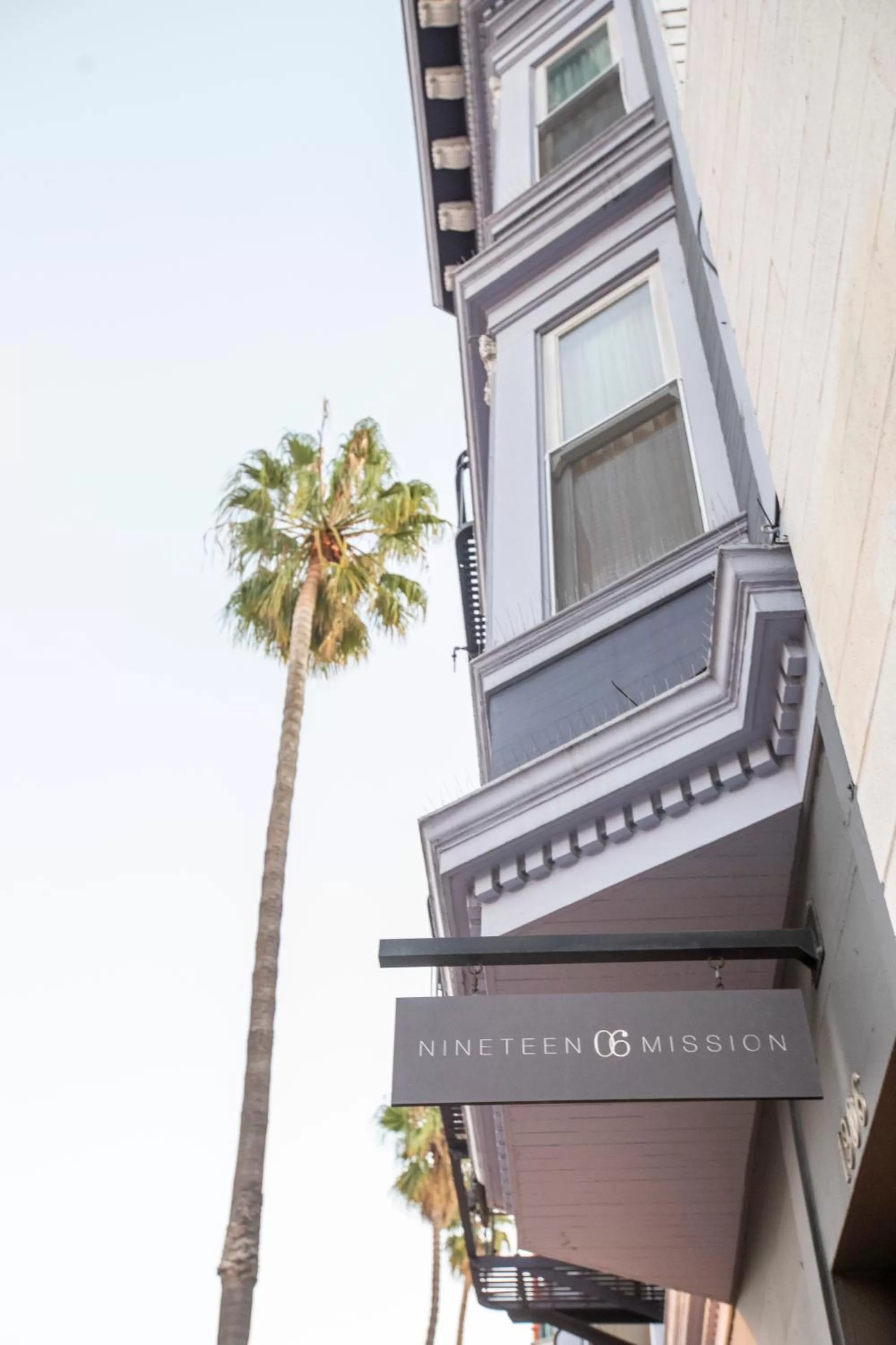 Property building in 1906 Mission