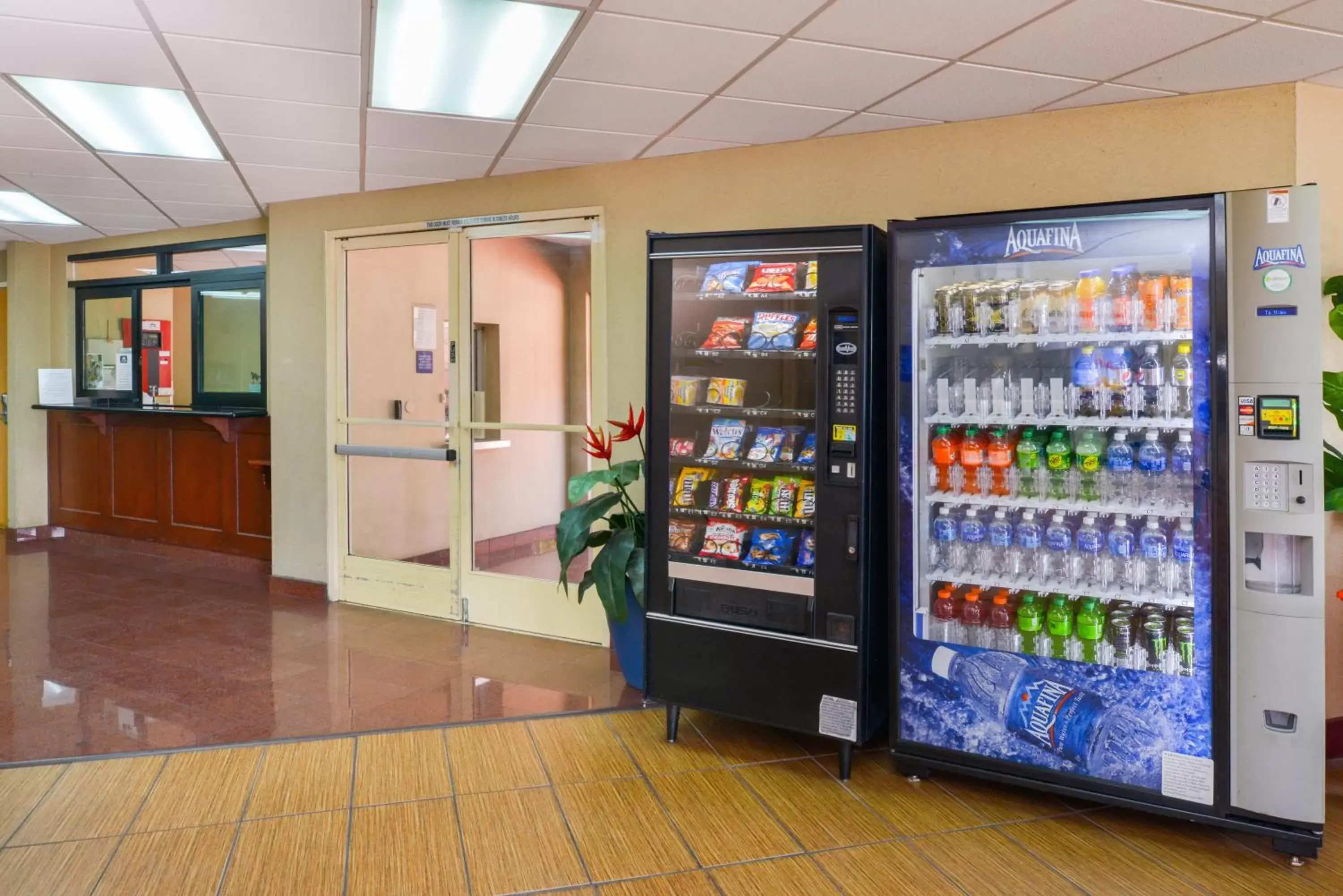 Lobby or reception in H3 Inn & Suites - LAX Airport - Los Angeles Lobby or reception in H3 Inn & Suites - LAX Airport - Los Angeles