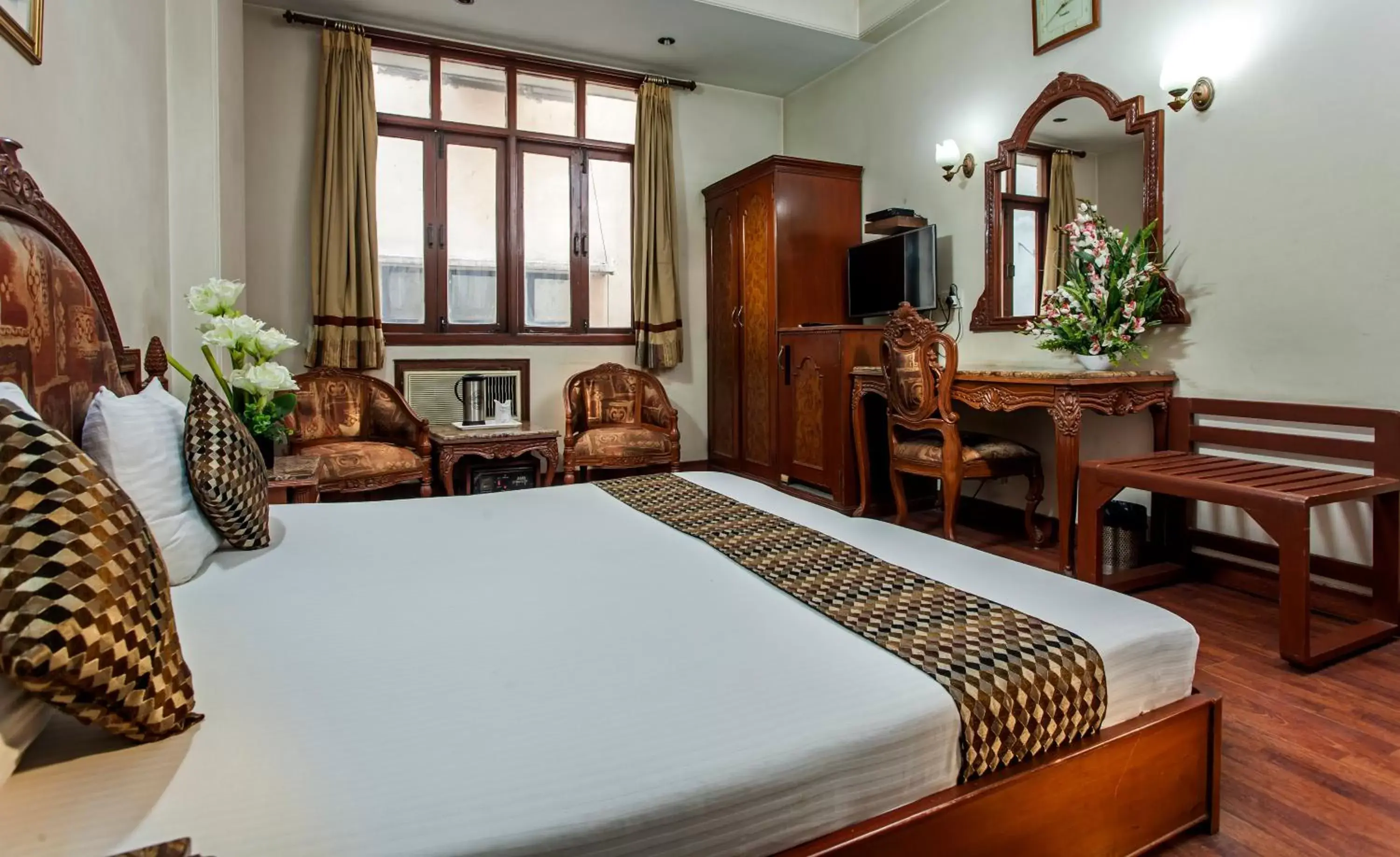 TV and multimedia, Bed in Hotel Sunstar Residency