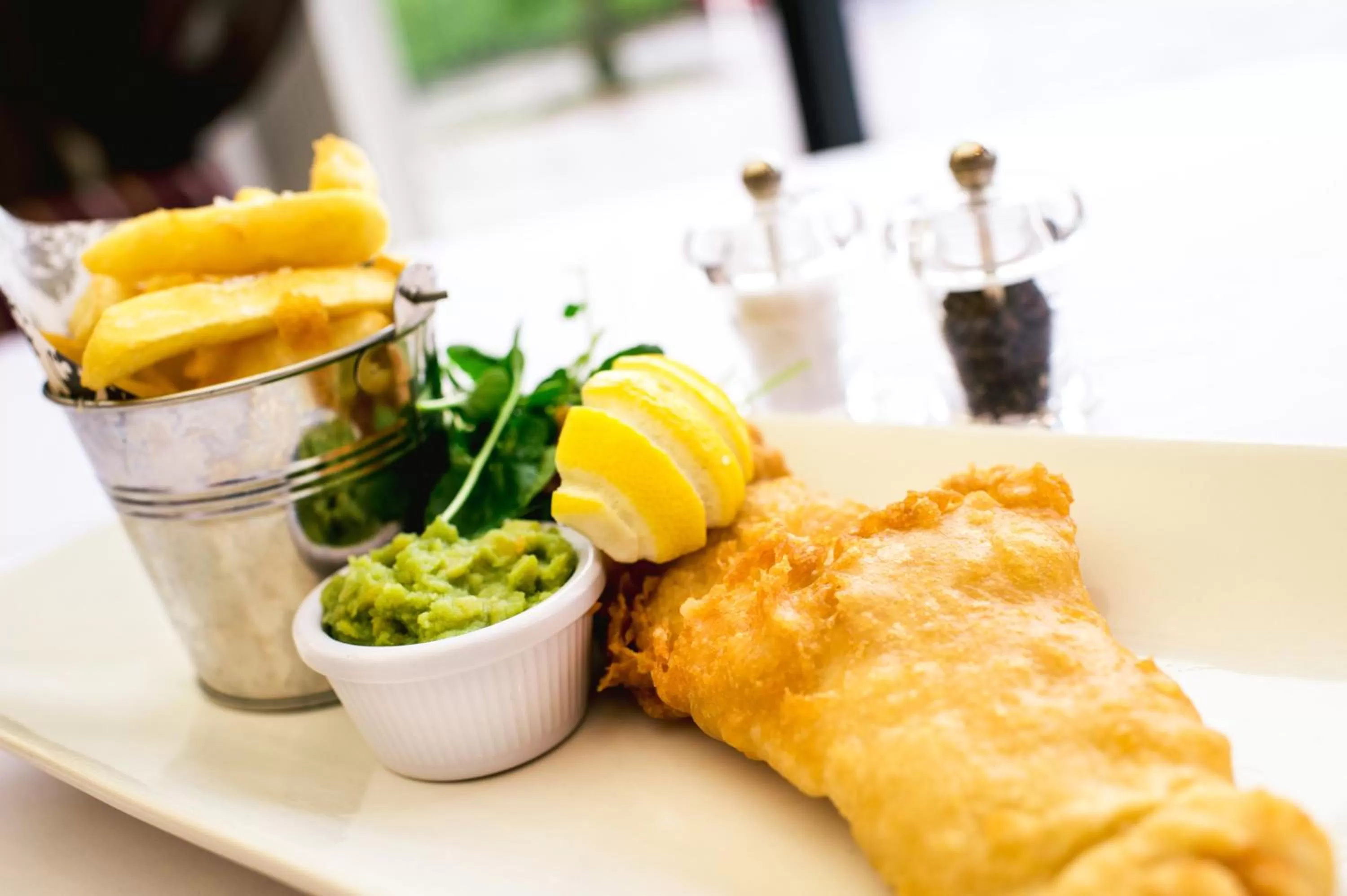 Food and drinks in La Mon Hotel & Country Club