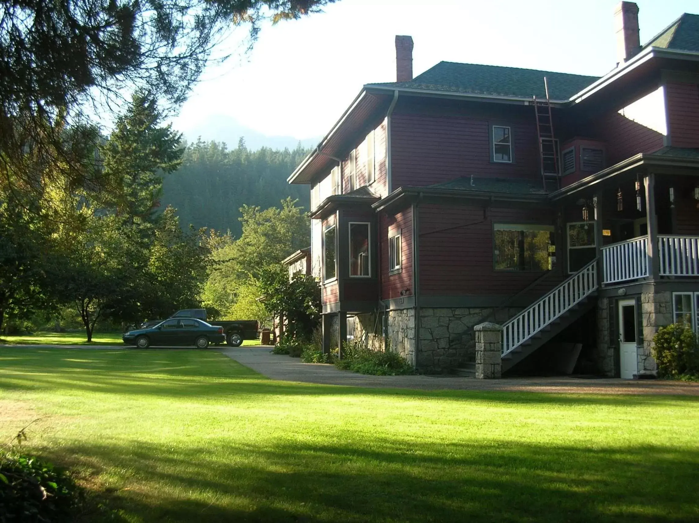 Facade/entrance, Property Building in Sasquatch Crossing Eco Lodge B&B