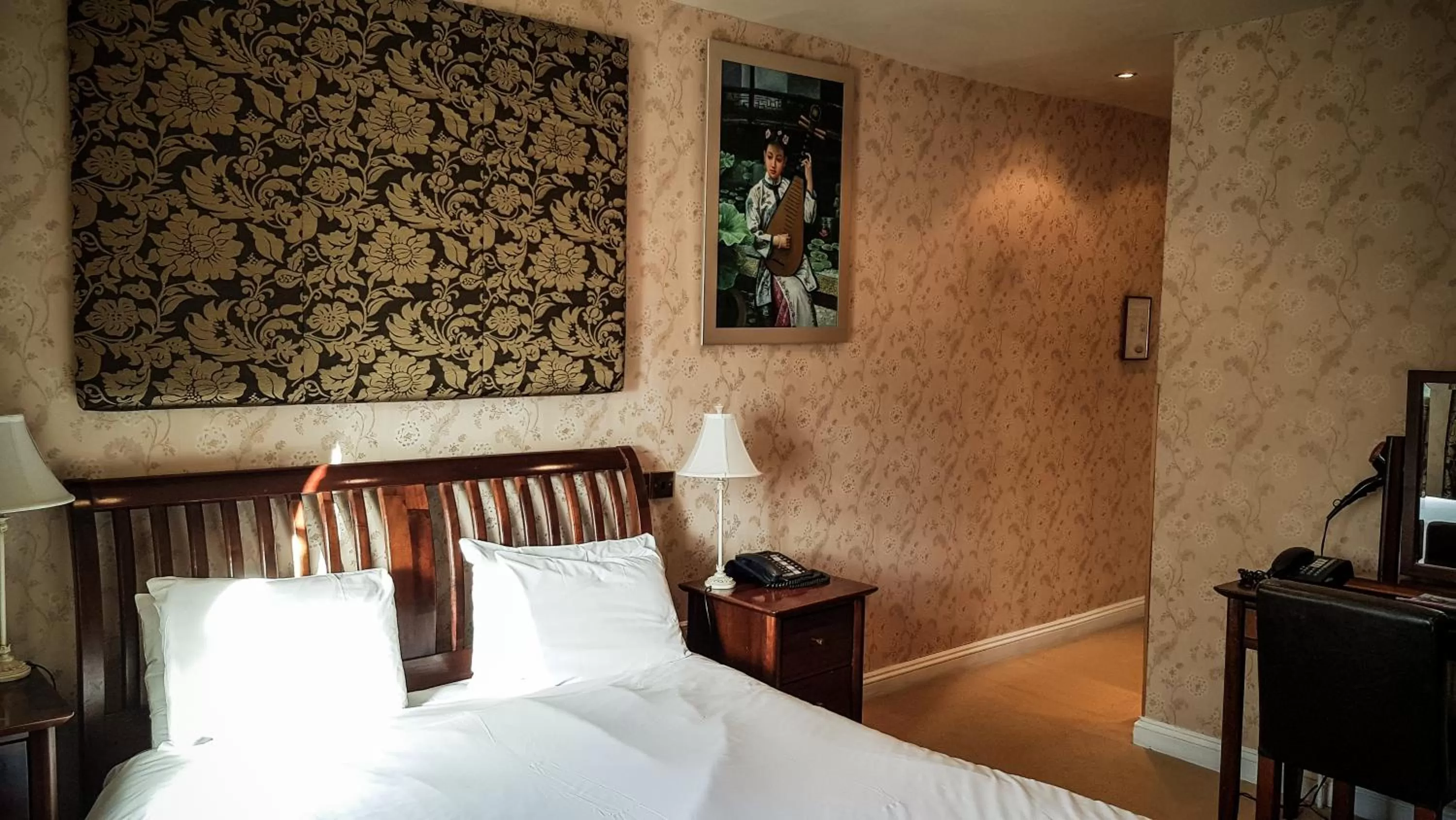 Bed in Colwick Hall Hotel