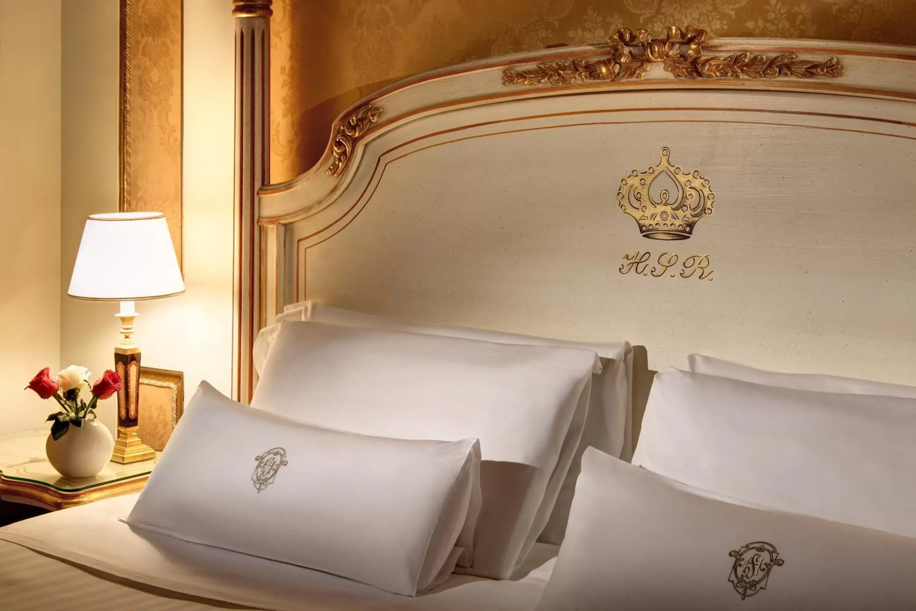 Bed in Hotel Splendide Royal - The Leading Hotels of the World