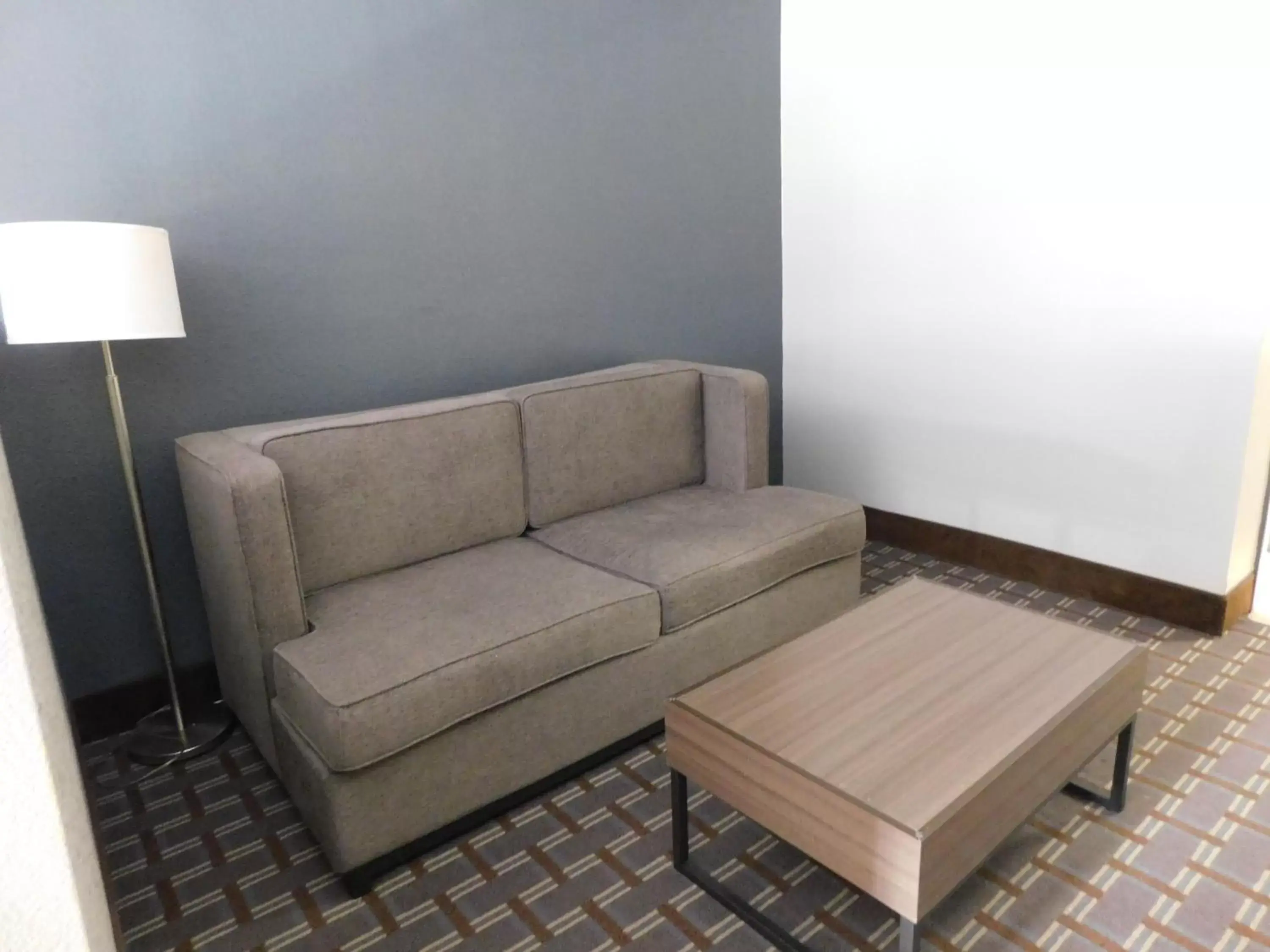 Seating Area in Days Inn & Suites by Wyndham Downtown Gatlinburg Parkway