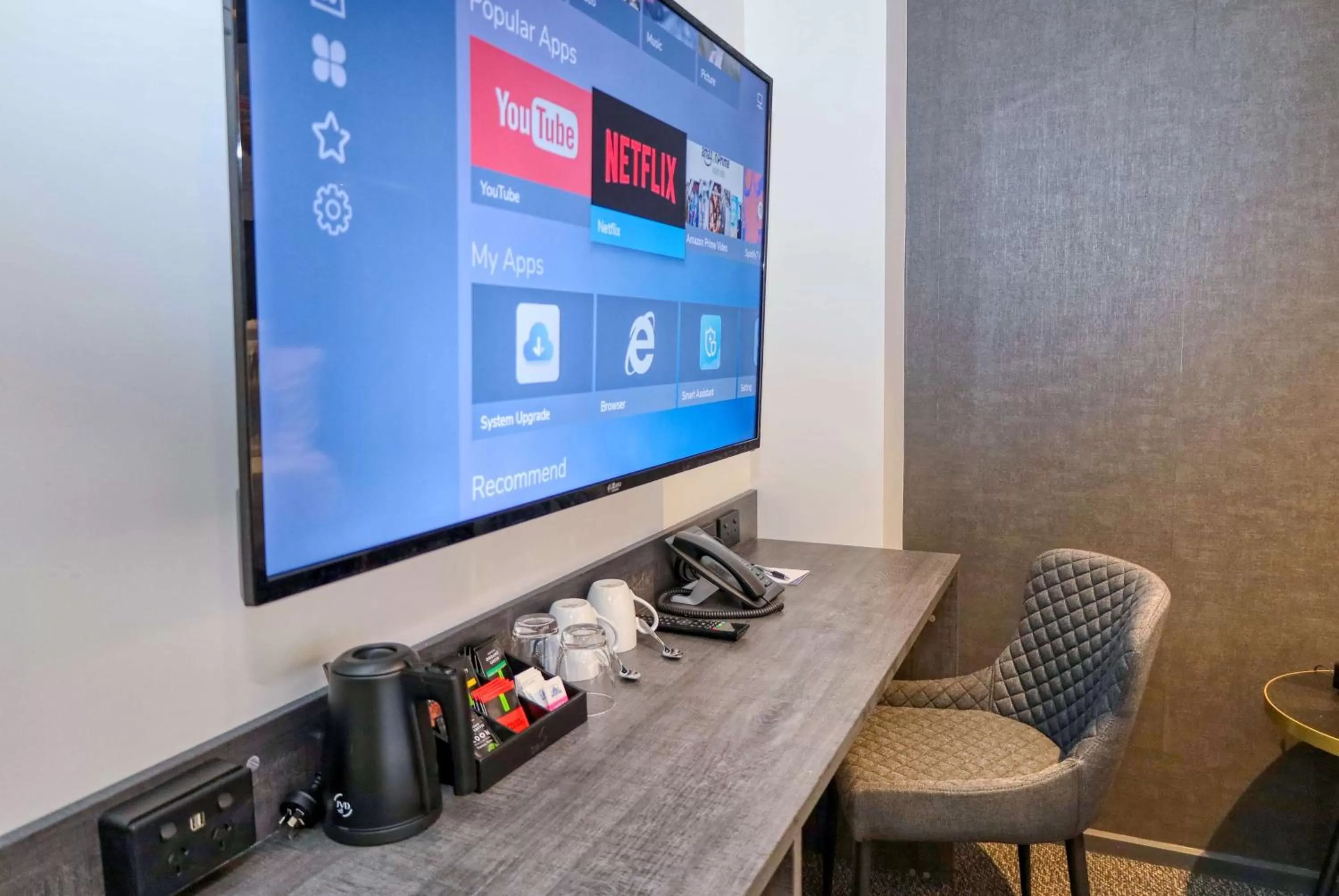 Photo of the whole room in Microtel by Wyndham Wellington