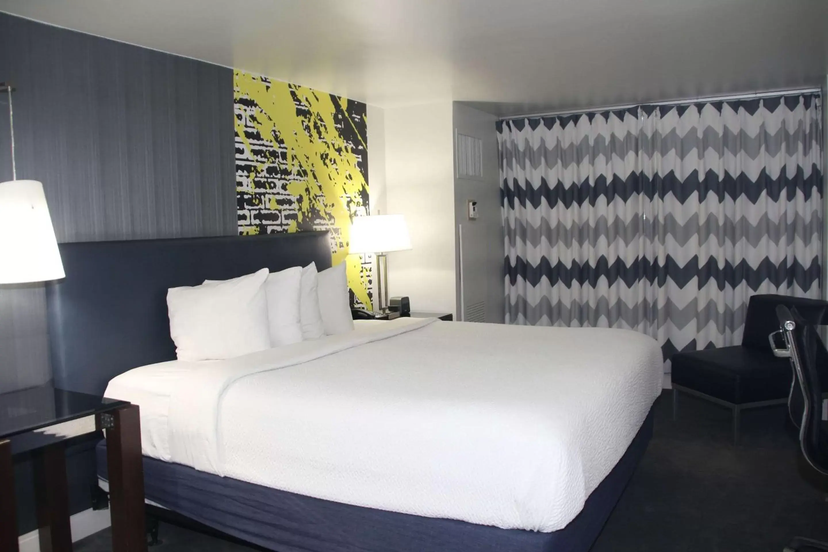 Photo of the whole room in Comfort Inn & Suites Baltimore Inner Harbor Photo of the whole room in Comfort Inn & Suites Baltimore Inner Harbor