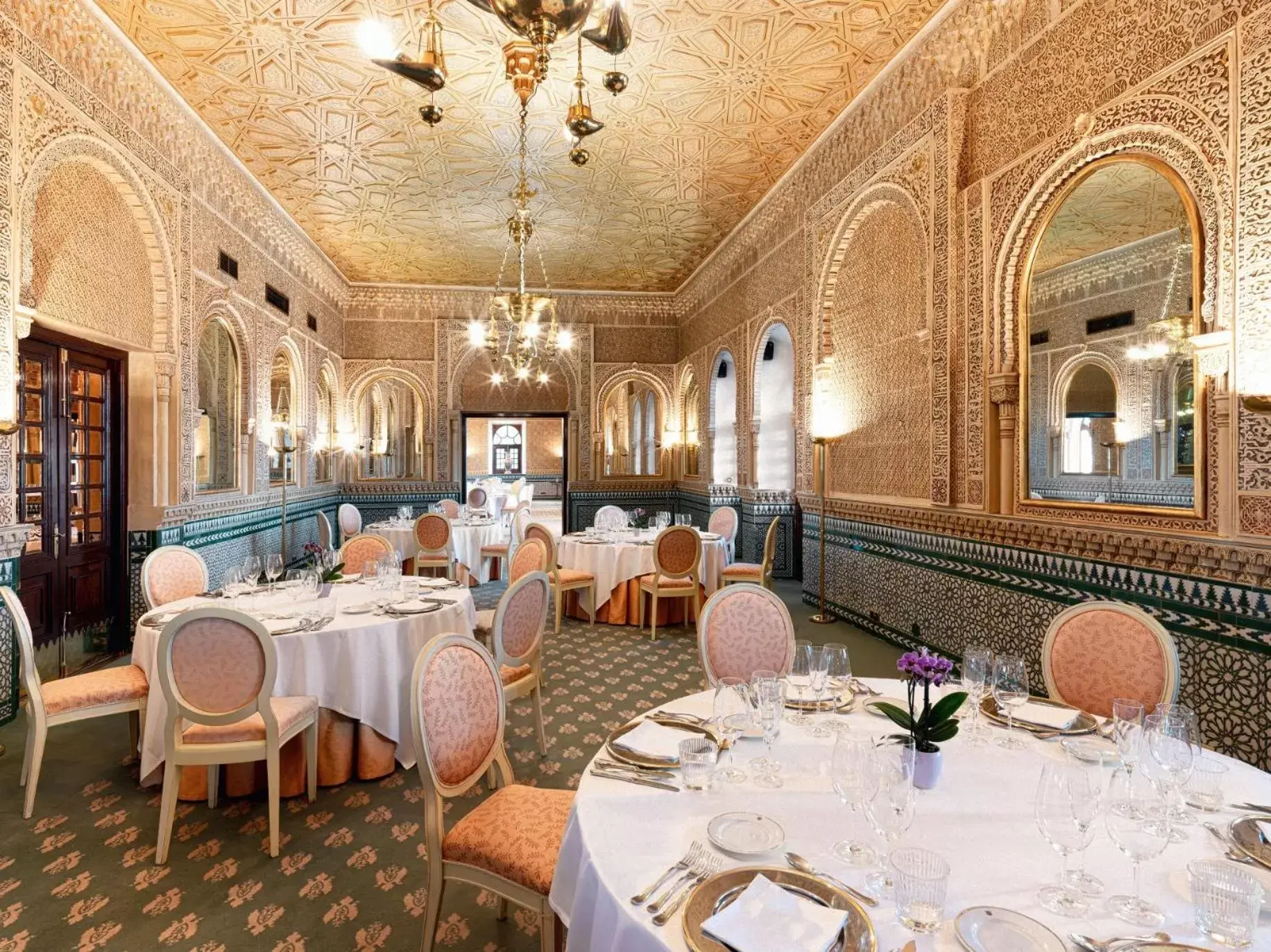 Banquet/Function facilities, Restaurant/Places to Eat in Alhambra Palace Hotel