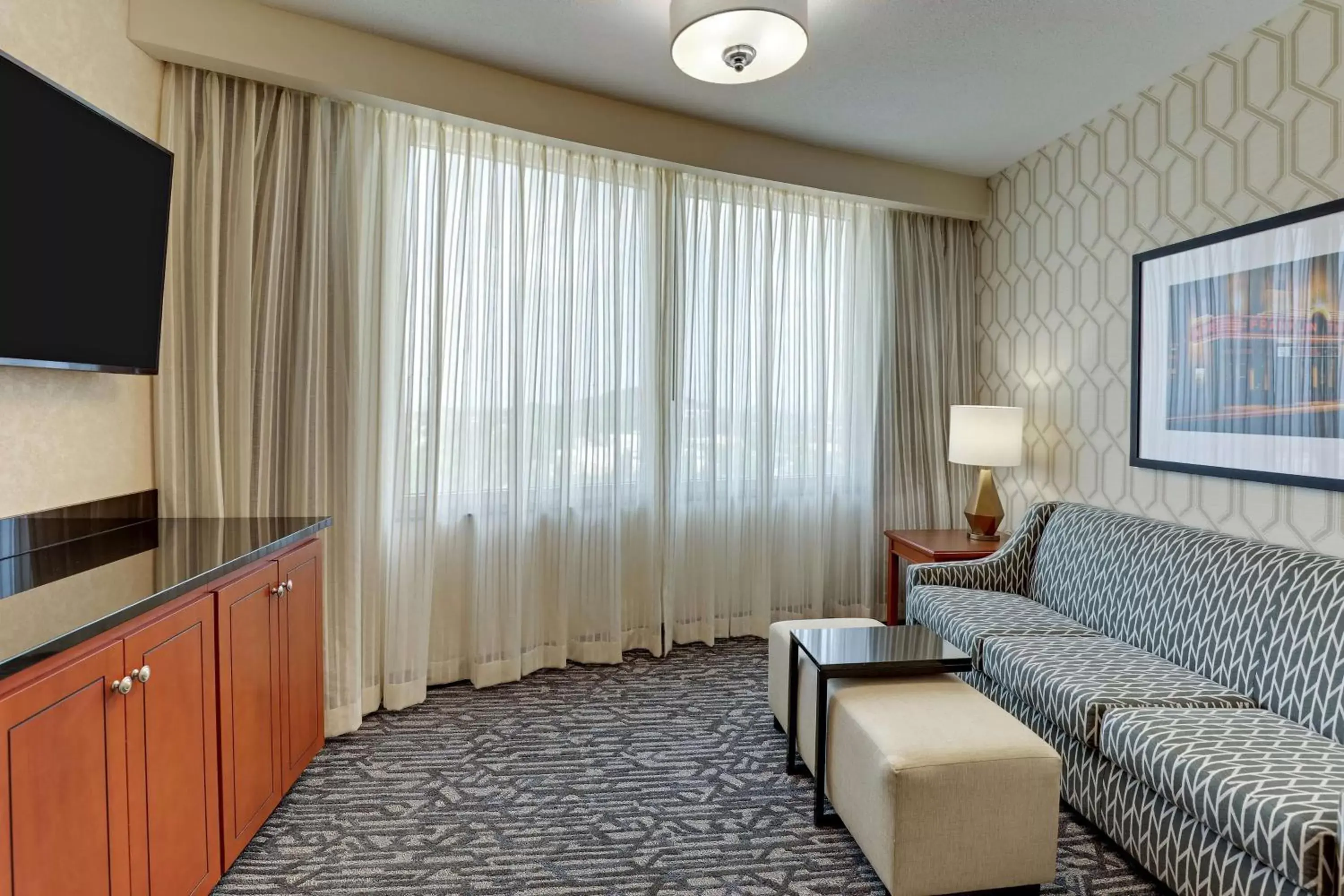 Bedroom, Seating Area in Drury Plaza Hotel Nashville Franklin