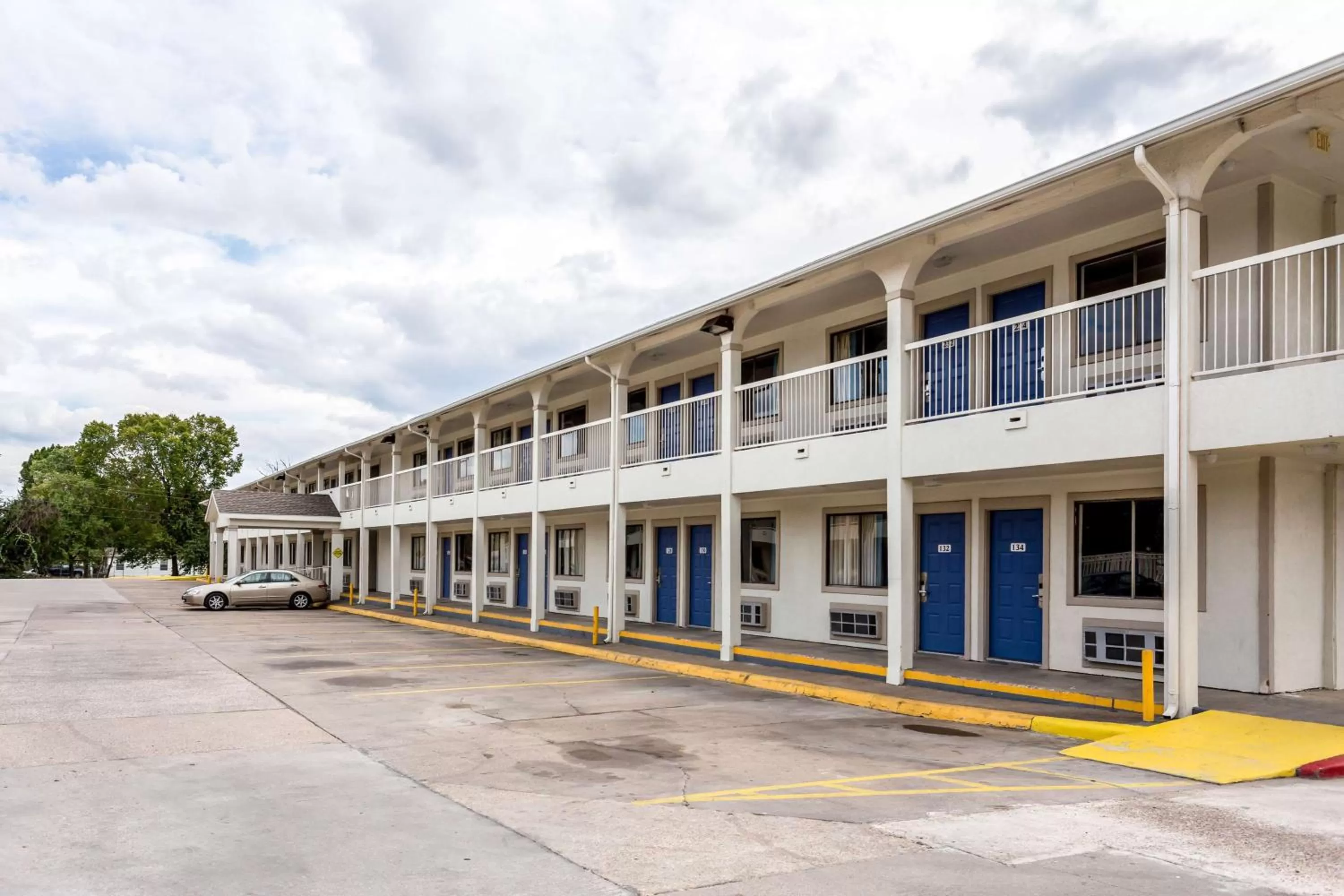 Property building in Motel 6-Bryan, TX - College Station