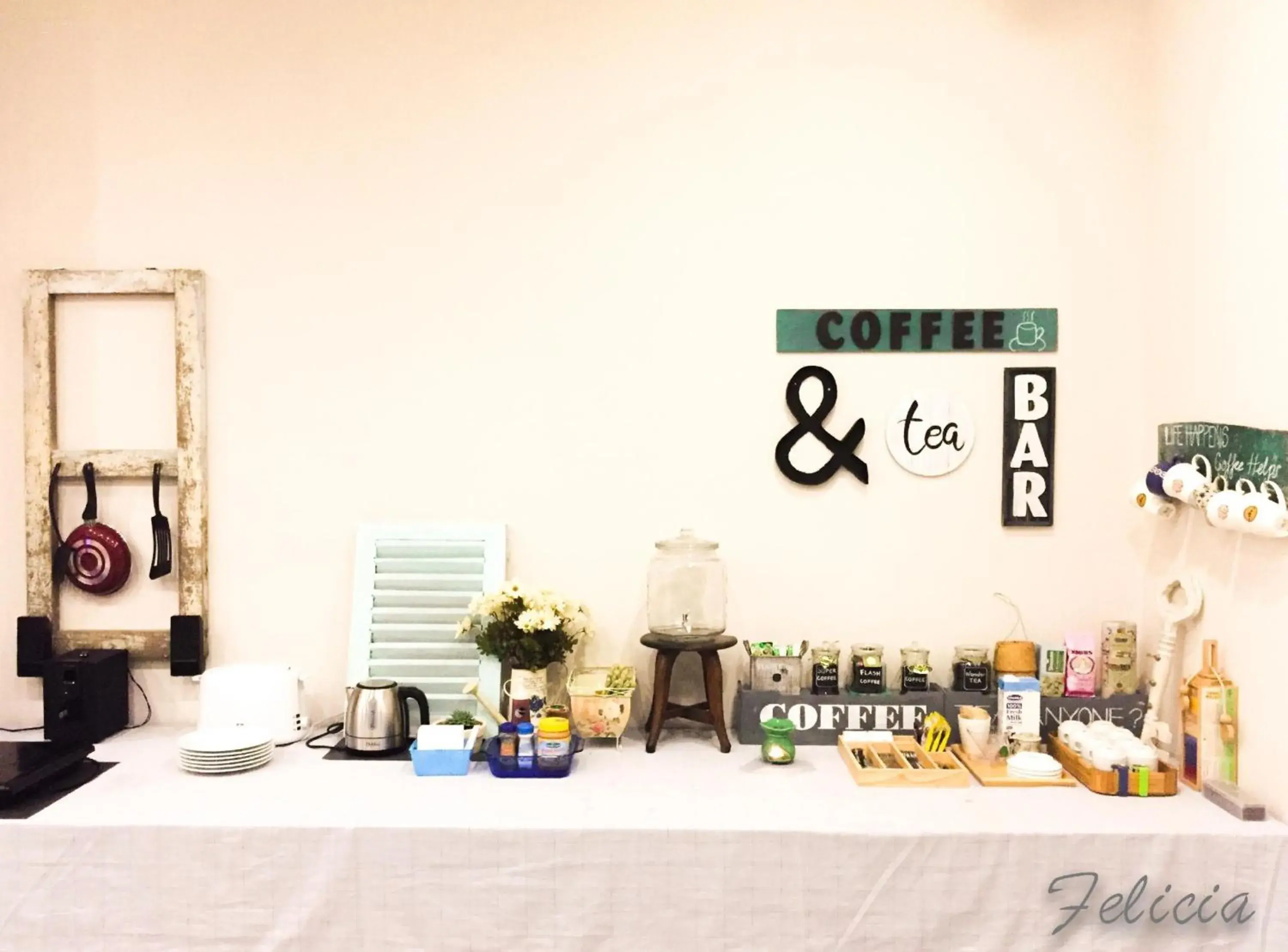 Coffee/tea facilities in Van Nam Hotel