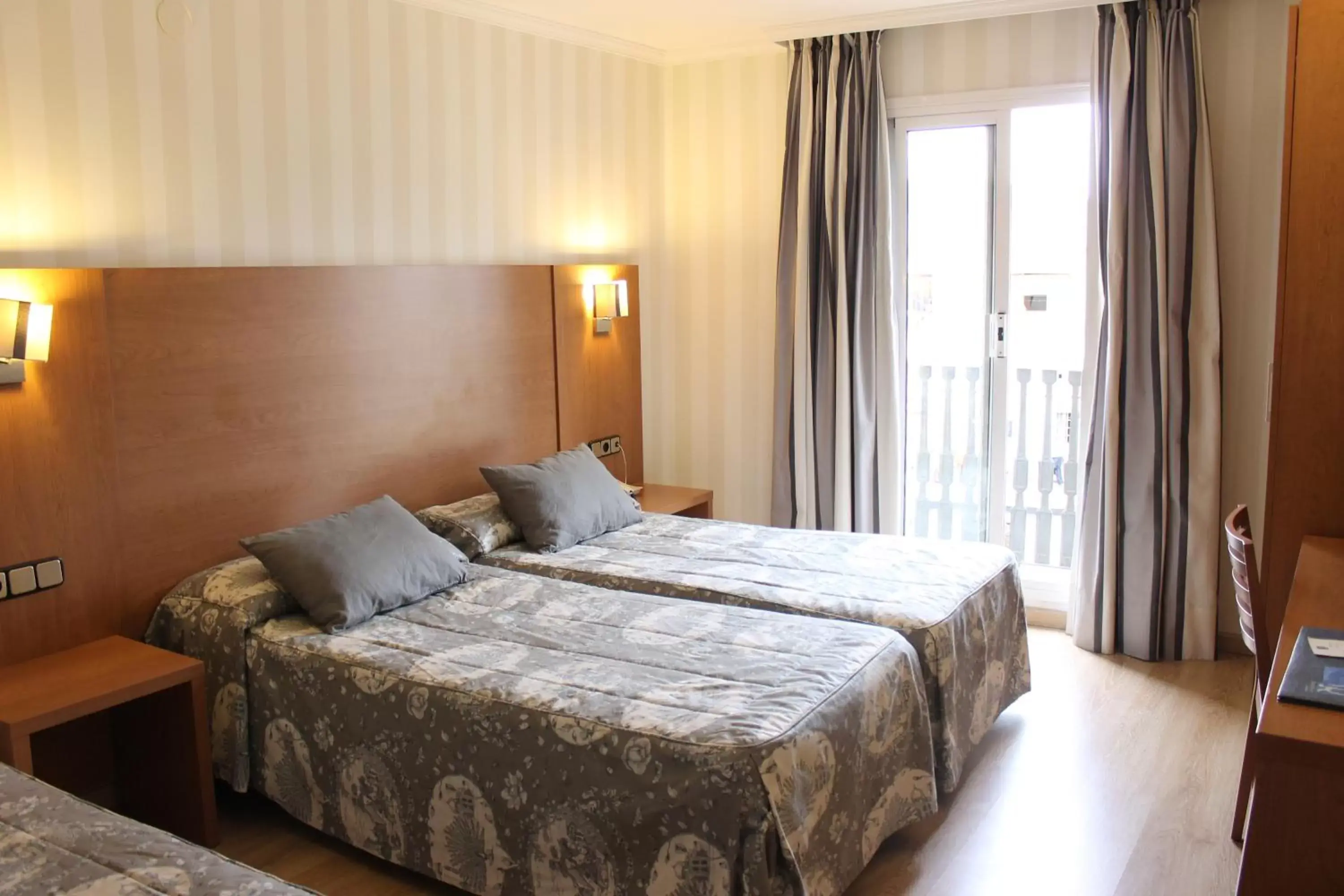 Bedroom, Bed in Ramblas Hotel