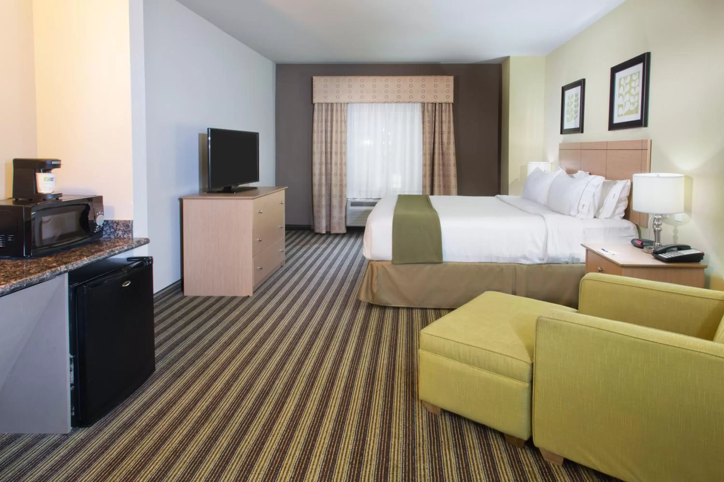 Photo of the whole room in Holiday Inn Express Hotel & Suites Alvarado, an IHG Hotel