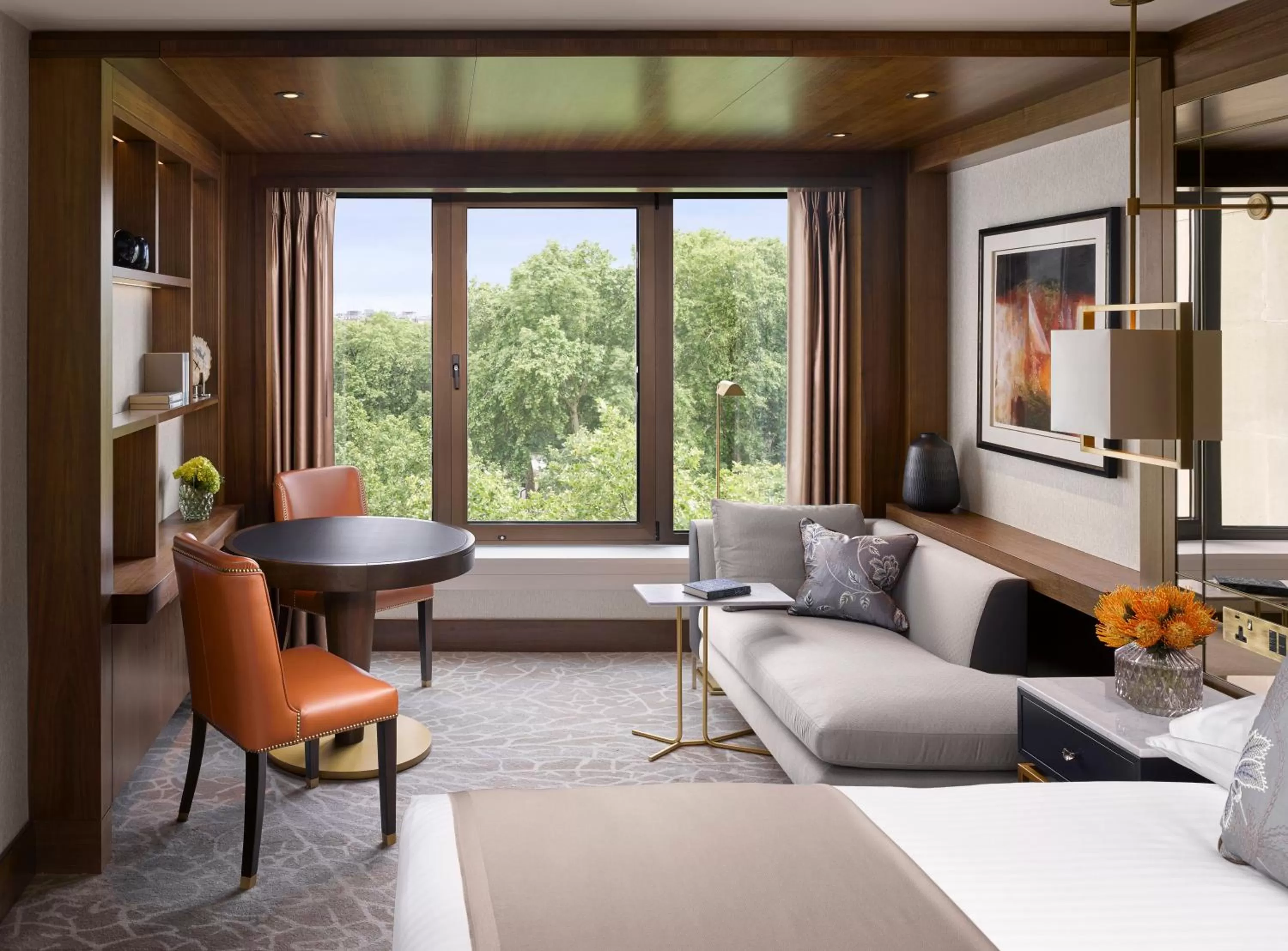 Photo of the whole room in InterContinental London Park Lane by IHG