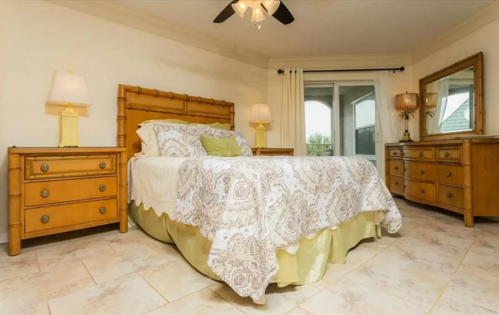 Bed in Hibiscus Oceanfront Resort