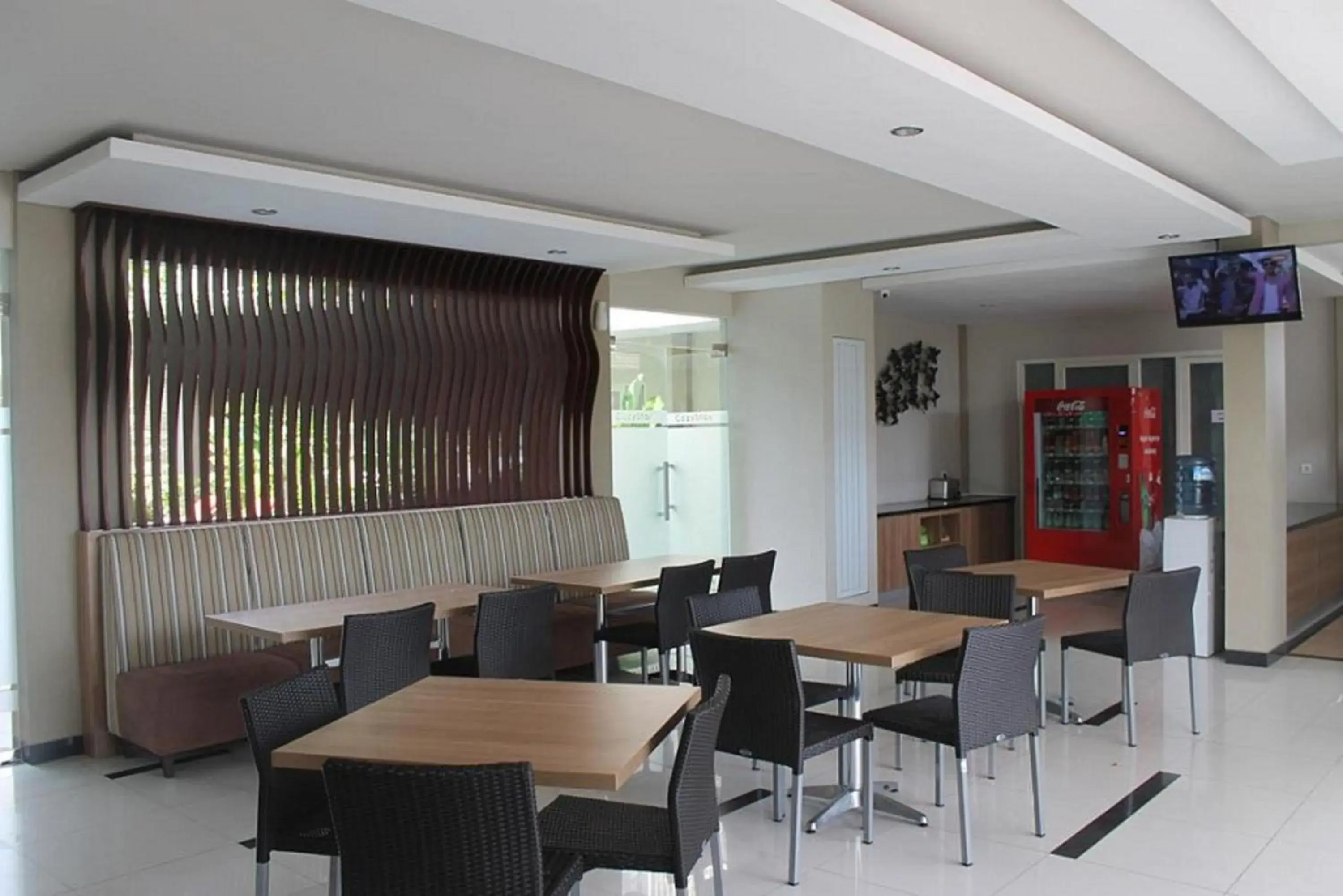 Communal lounge/ TV room, Restaurant/Places to Eat in Choice Stay Hotel Denpasar