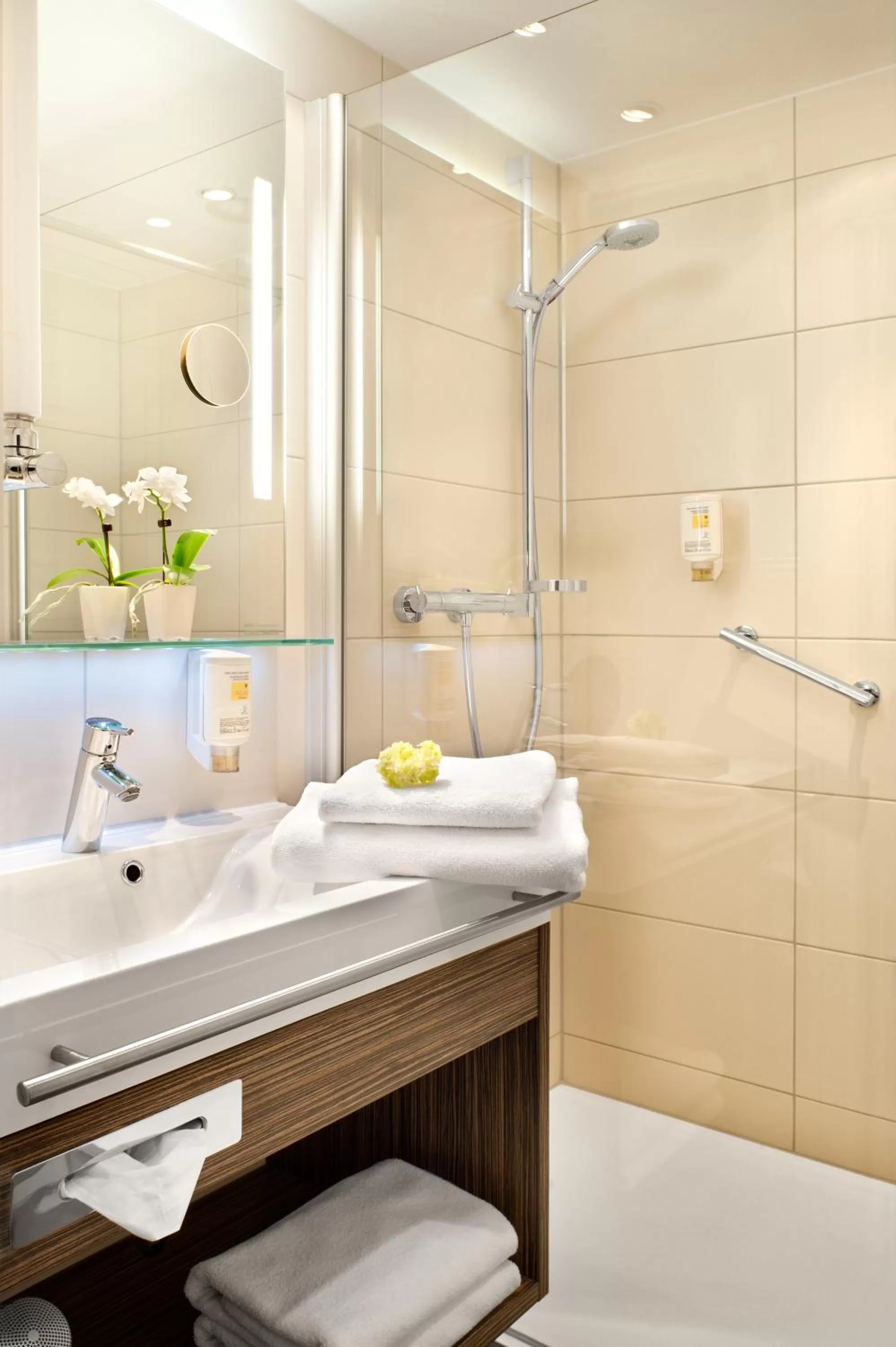 Shower in Best Western Hotel Favorit